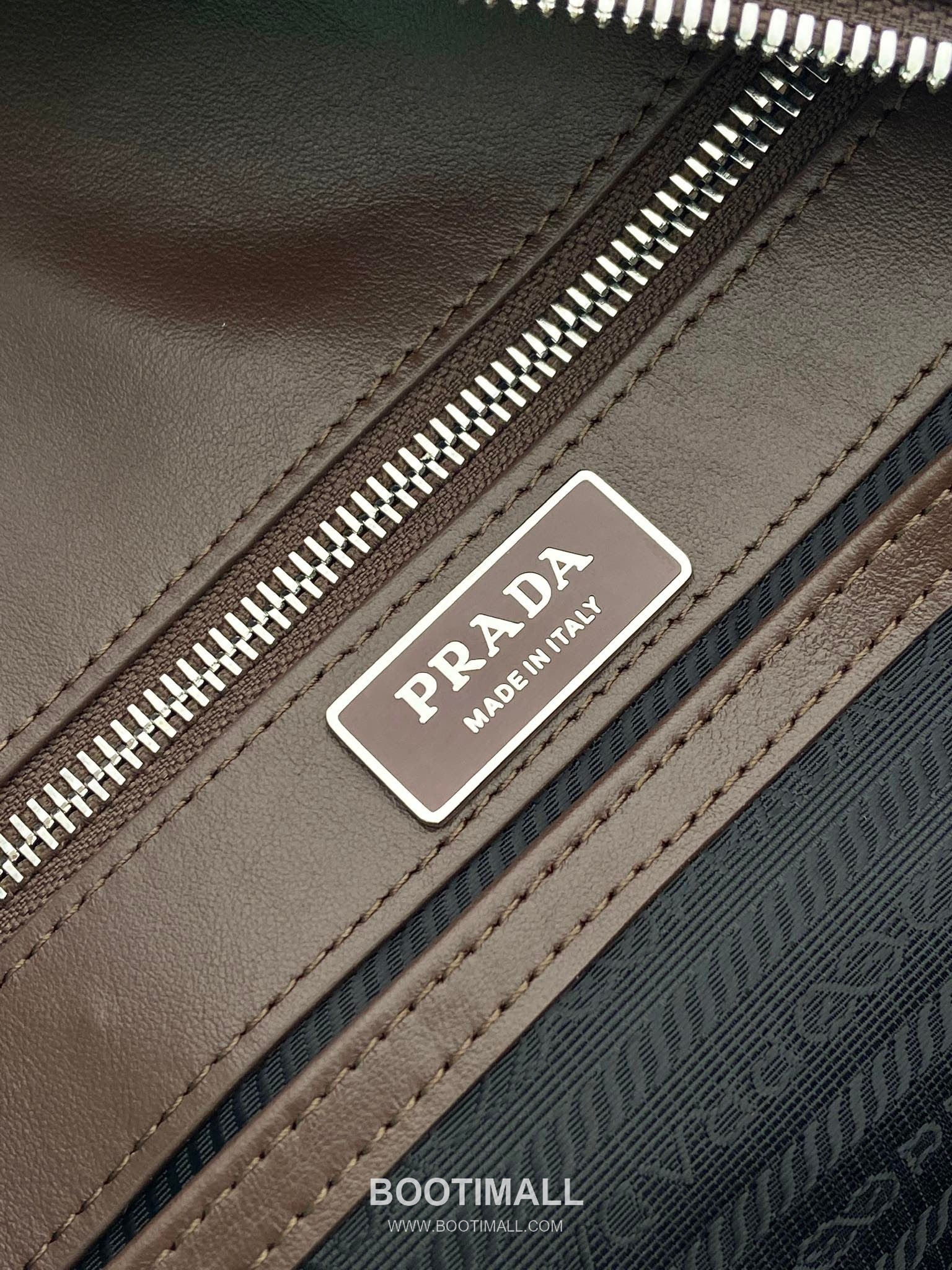 Prada Deer Grain Calfskin Backpack with Front Pocket and Dual Zip Detail 프라다 디어그레인 카프스킨 프론트포켓 더블지퍼 백팩 2VZ102 30cm 9