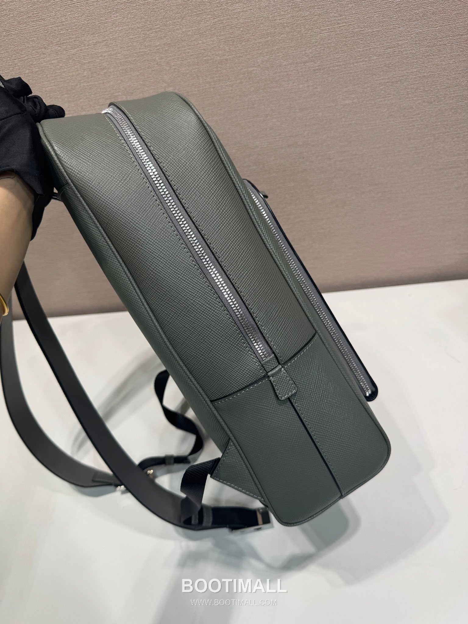 Prada Saffiano Calfskin Backpack with Front Pocket and Dual Zip Detail 프라다 사피아노 카프스킨 프론트포켓 더블지퍼 백팩 2VZ102 30cm 5