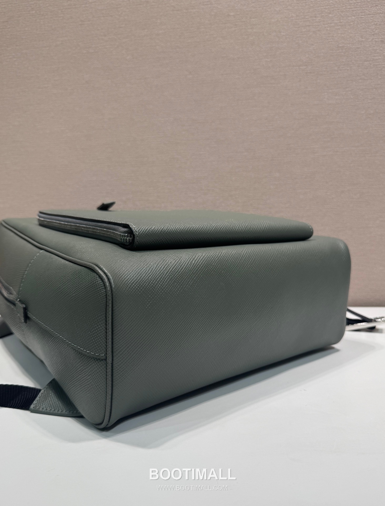 Prada Saffiano Calfskin Backpack with Front Pocket and Dual Zip Detail 프라다 사피아노 카프스킨 프론트포켓 더블지퍼 백팩 2VZ102 30cm 6