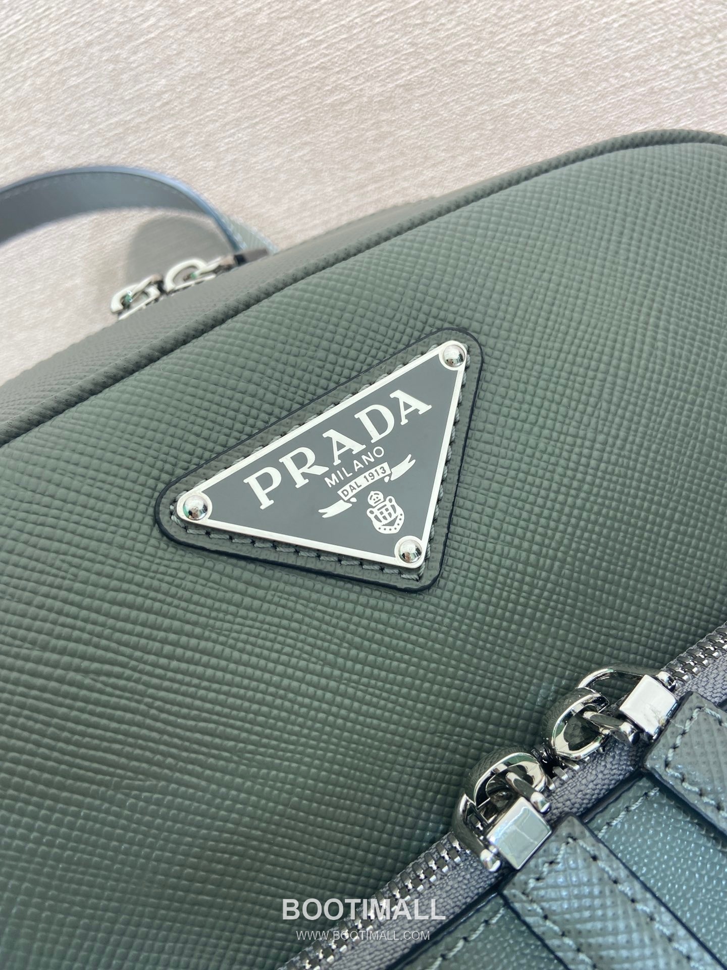 Prada Saffiano Calfskin Backpack with Front Pocket and Dual Zip Detail 프라다 사피아노 카프스킨 프론트포켓 더블지퍼 백팩 2VZ102 30cm 7