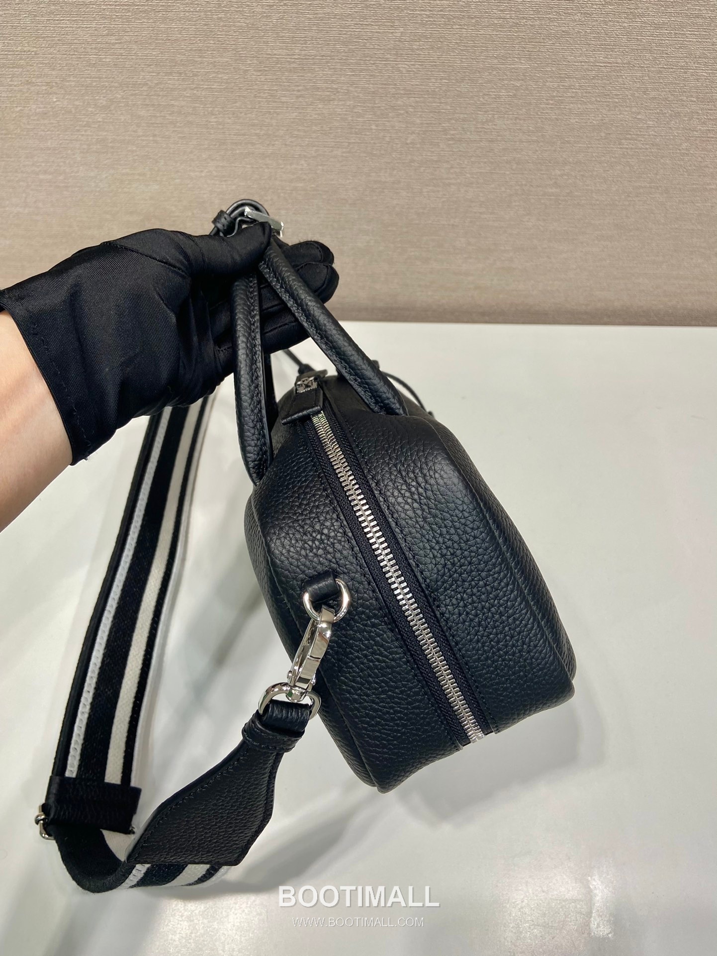 Prada Deer Grain Calfskin Top Handle Bag with Woven Strap and Zip Detail 프라다 디어그레인 카프스킨 우븐스트랩 지퍼 토트백 1BB102 24cm 5