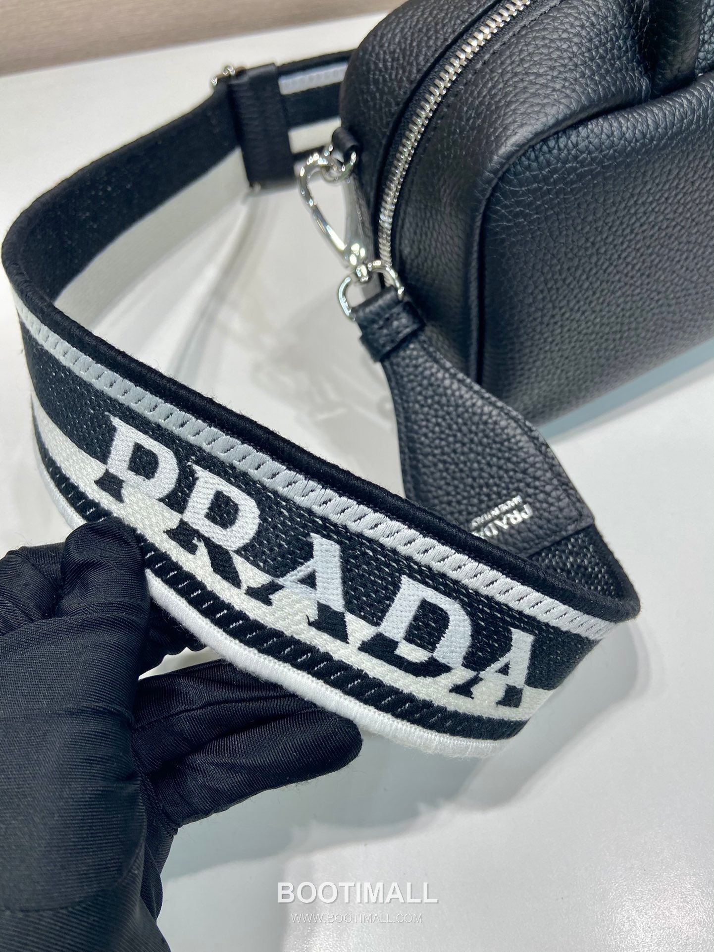 Prada Deer Grain Calfskin Top Handle Bag with Woven Strap and Zip Detail 프라다 디어그레인 카프스킨 우븐스트랩 지퍼 토트백 1BB102 24cm 7