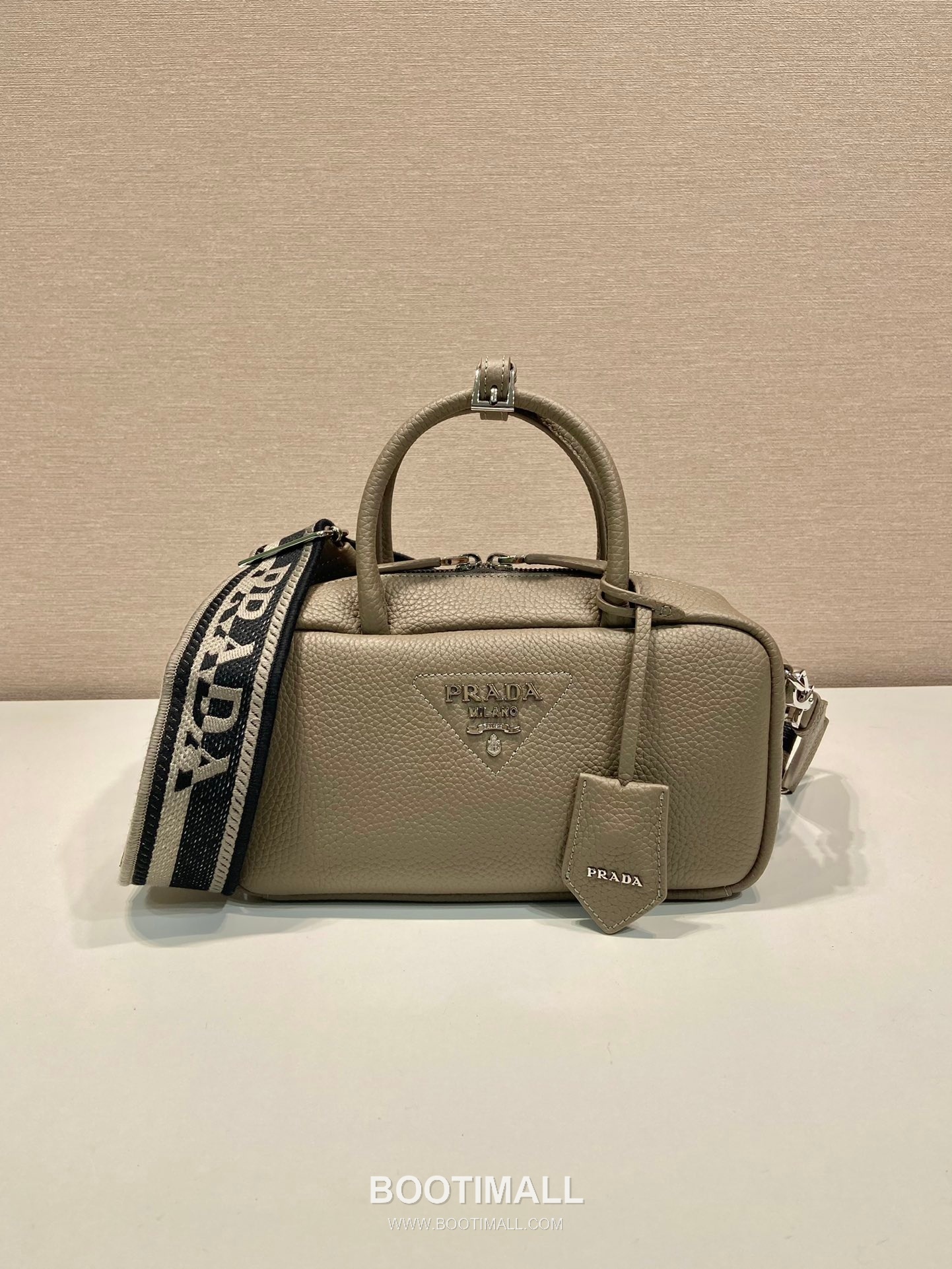 Prada Deer Grain Calfskin Top Handle Bag with Woven Strap and Zip Detail 프라다 디어그레인 카프스킨 우븐스트랩 지퍼 토트백 1BB102 24cm 1