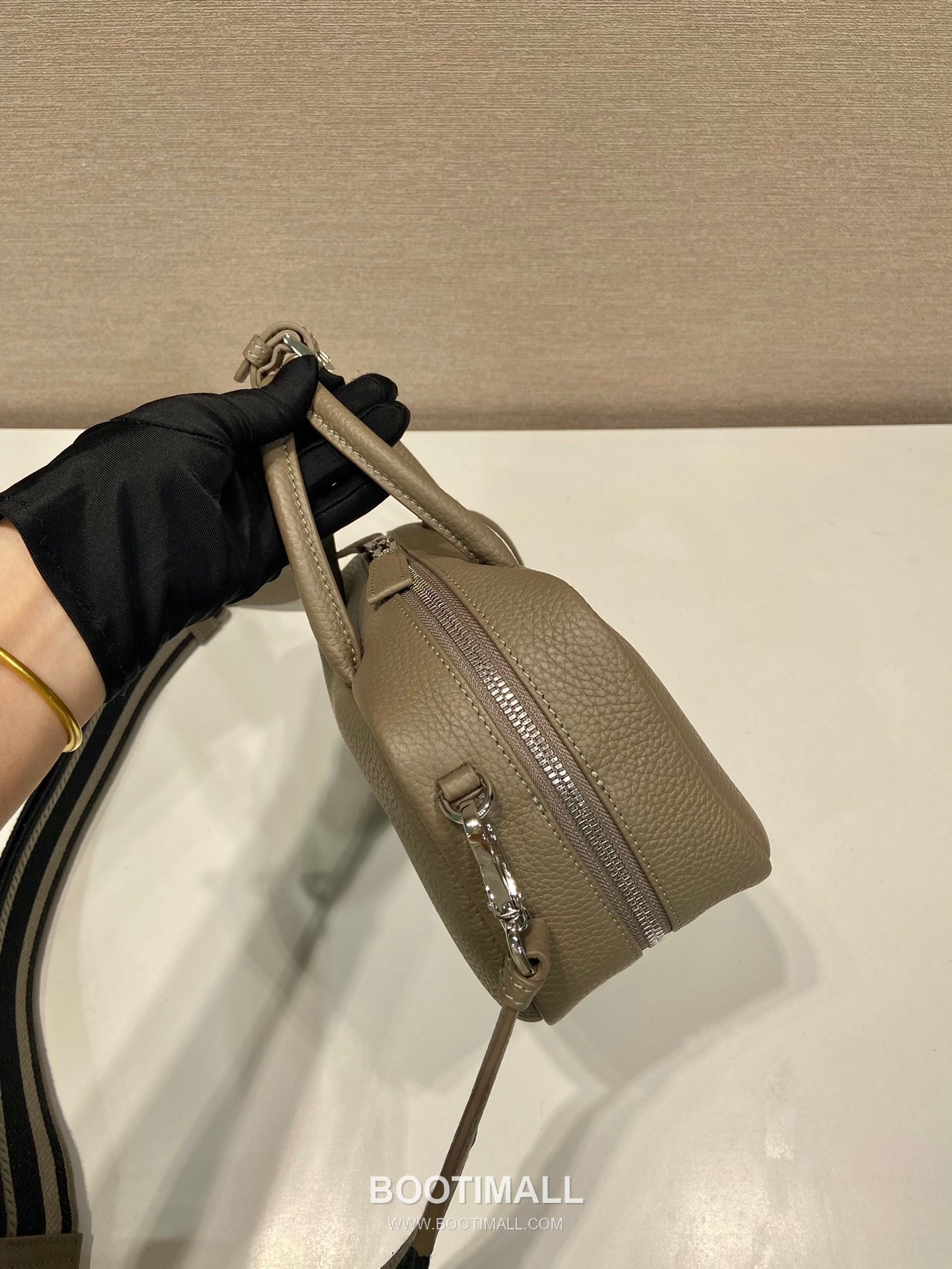 Prada Deer Grain Calfskin Top Handle Bag with Woven Strap and Zip Detail 프라다 디어그레인 카프스킨 우븐스트랩 지퍼 토트백 1BB102 24cm 5