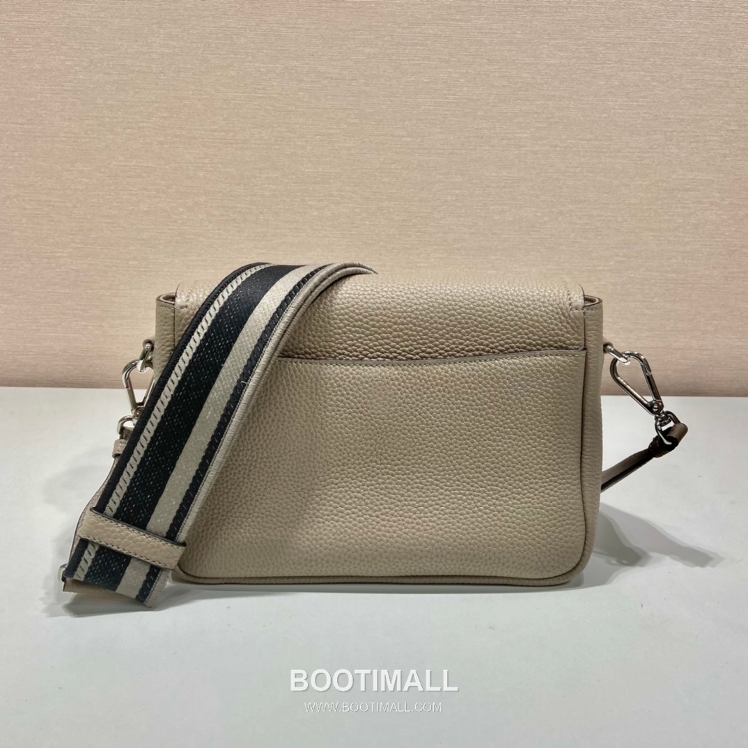 Prada Deer Grain Calfskin Shoulder Bag with Dual Detachable Strap and Logo Detail 프라다 디어그레인 카프스킨 더블스트랩 로고 숄더백 1BD314 23cm 4