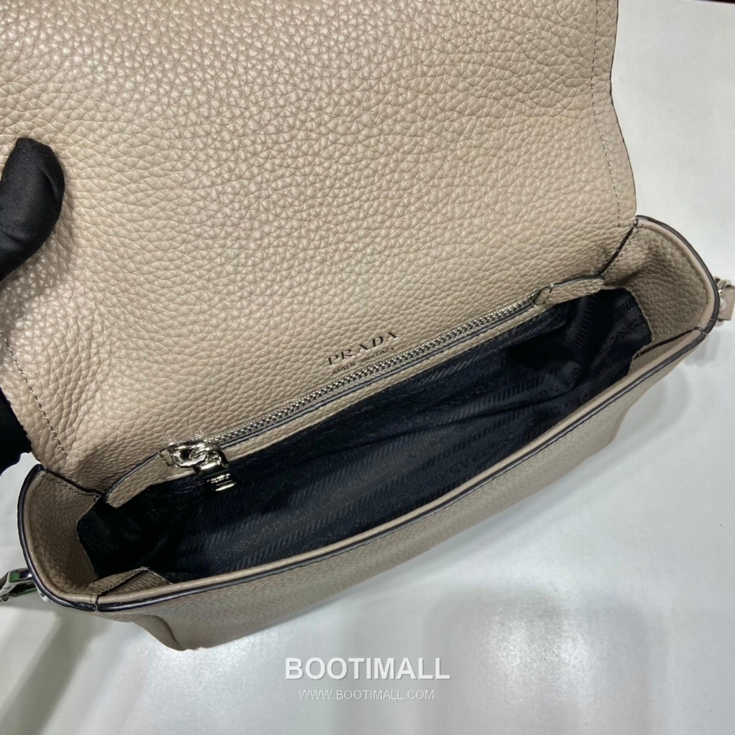 Prada Deer Grain Calfskin Shoulder Bag with Dual Detachable Strap and Logo Detail 프라다 디어그레인 카프스킨 더블스트랩 로고 숄더백 1BD314 23cm 8