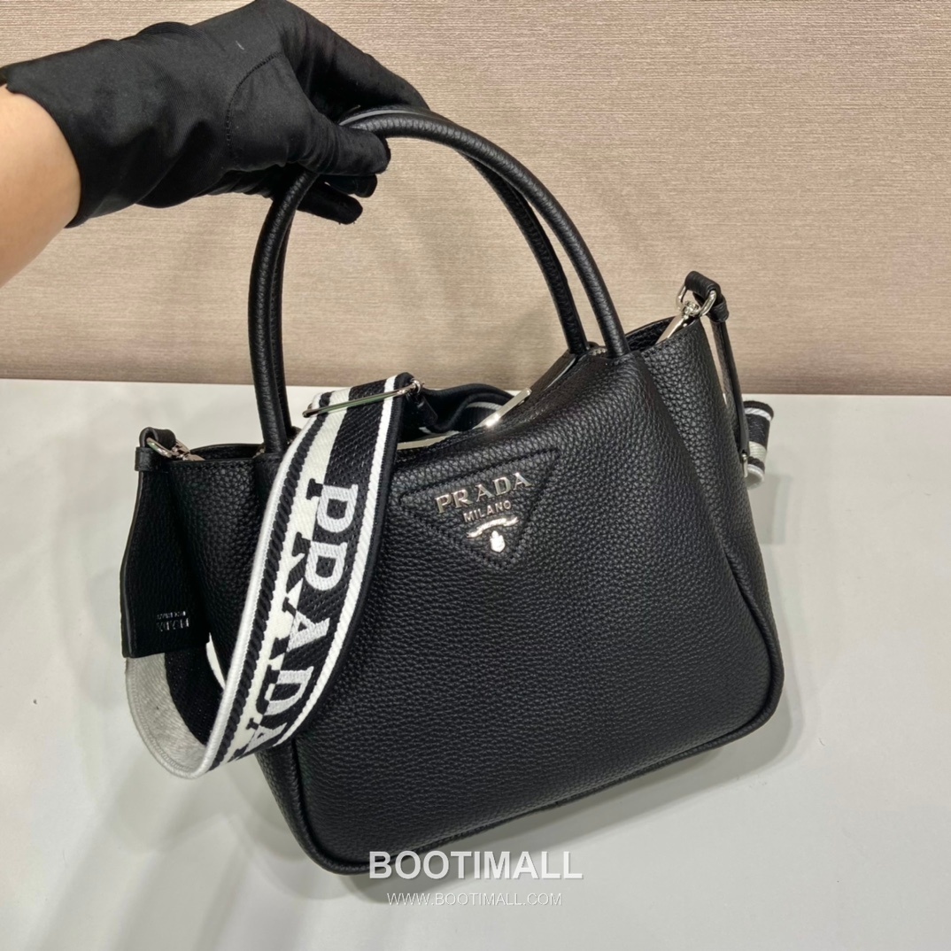 Prada Deer Grain Calfskin Shoulder Bag with Dual Detachable Strap and Multi Compartment Detail 프라다 디어그레인 카프스킨 더블스트랩 멀티수납 숄더백 1BC145 23cm 2