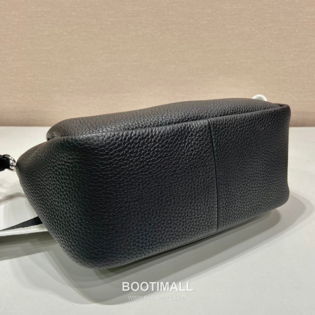 Prada Deer Grain Calfskin Shoulder Bag with Dual Detachable Strap and Multi Compartment Detail 프라다 디어그레인 카프스킨 더블스트랩 멀티수납 숄더백 1BC145 23cm 6
