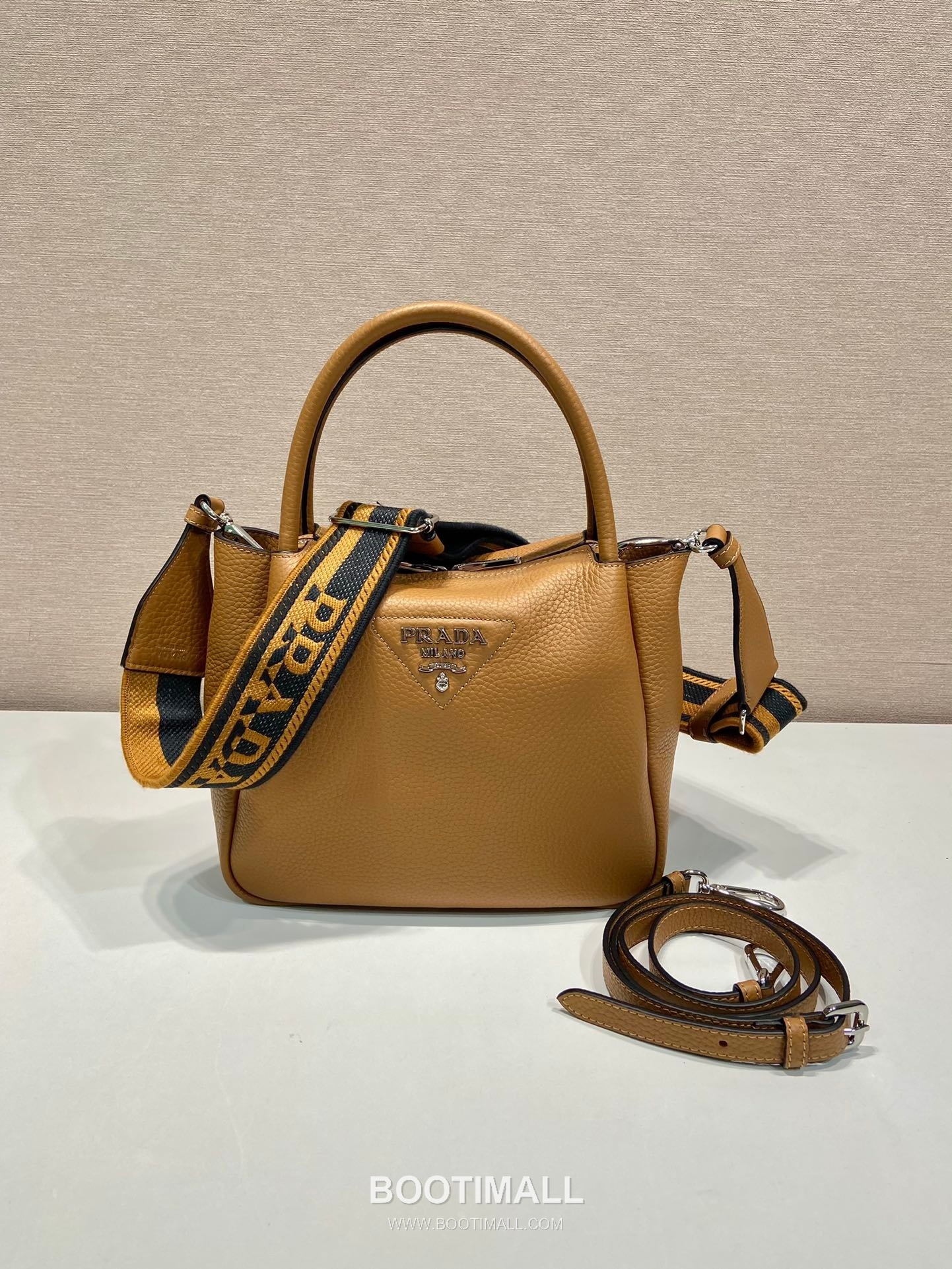 Prada Deer Grain Calfskin Shoulder Bag with Dual Detachable Strap and Multi Compartment Detail 프라다 디어그레인 카프스킨 더블스트랩 멀티수납 숄더백 1BC145 23cm 1