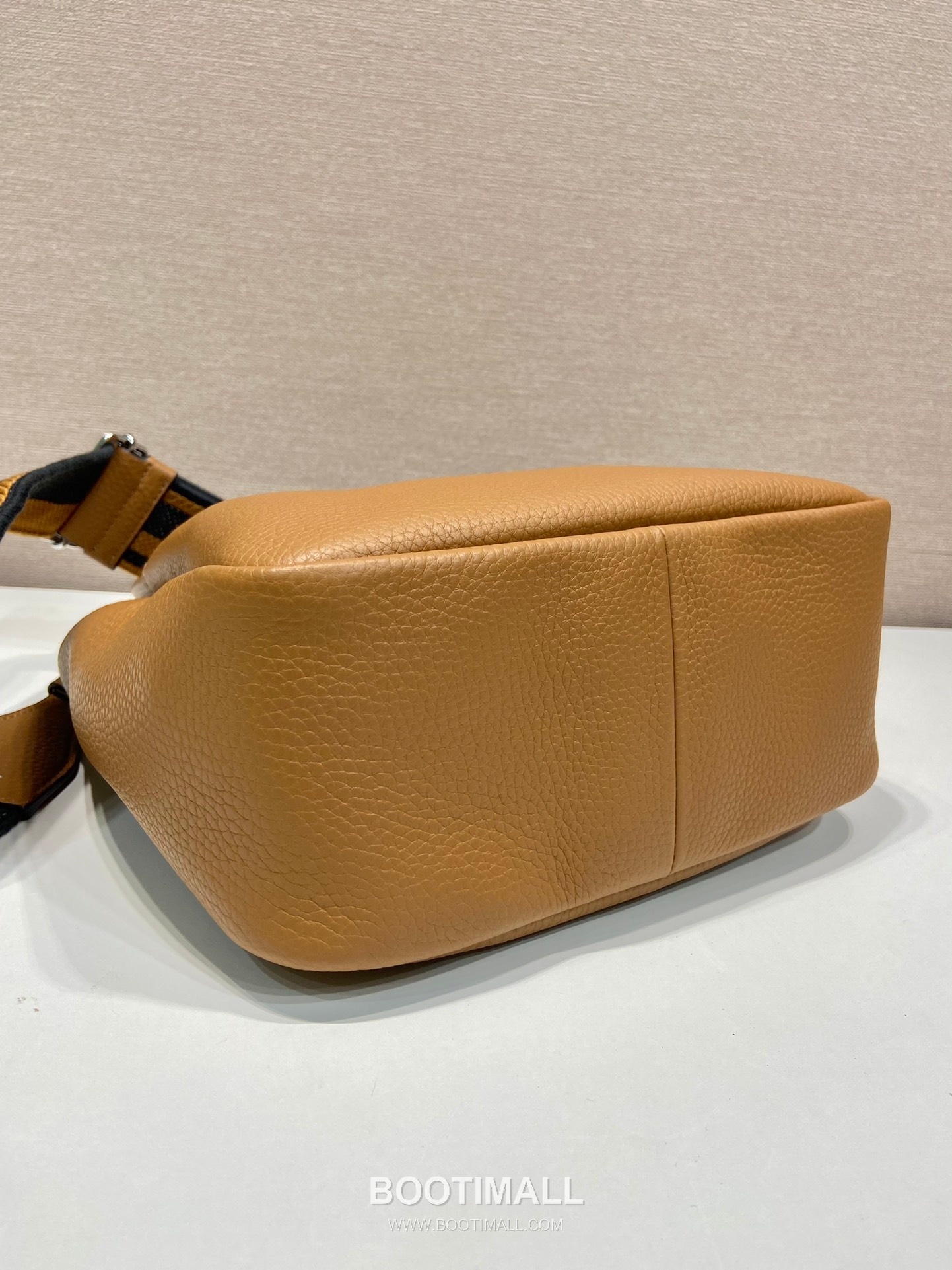 Prada Deer Grain Calfskin Shoulder Bag with Dual Detachable Strap and Multi Compartment Detail 프라다 디어그레인 카프스킨 더블스트랩 멀티수납 숄더백 1BC145 23cm 6