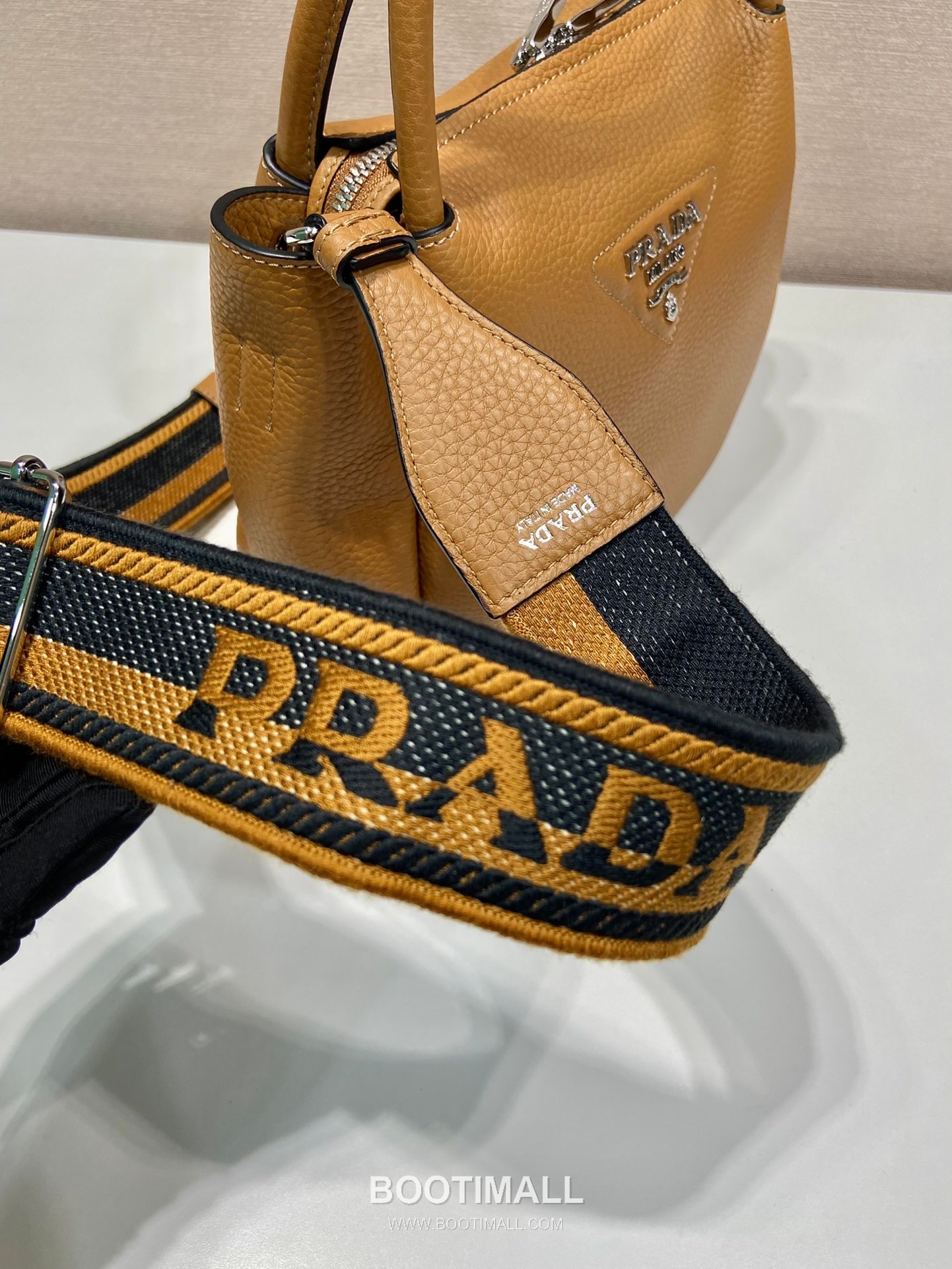 Prada Deer Grain Calfskin Shoulder Bag with Dual Detachable Strap and Multi Compartment Detail 프라다 디어그레인 카프스킨 더블스트랩 멀티수납 숄더백 1BC145 23cm 7