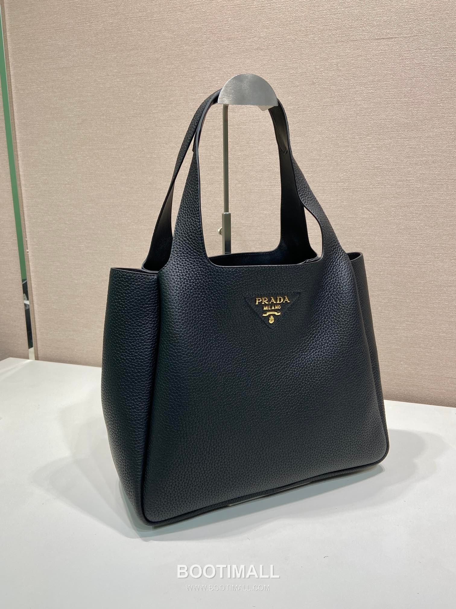 Prada Calfskin Tote Bag with Lambskin Lining and Gold Hardware Detail 프라다 카프스킨 램스킨라이닝 골드하드웨어 토트백 1BG338 32cm 2