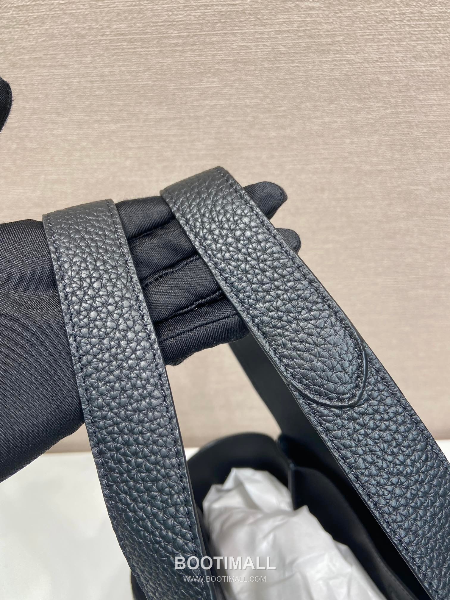 Prada Calfskin Tote Bag with Lambskin Lining and Gold Hardware Detail 프라다 카프스킨 램스킨라이닝 골드하드웨어 토트백 1BG338 32cm 7