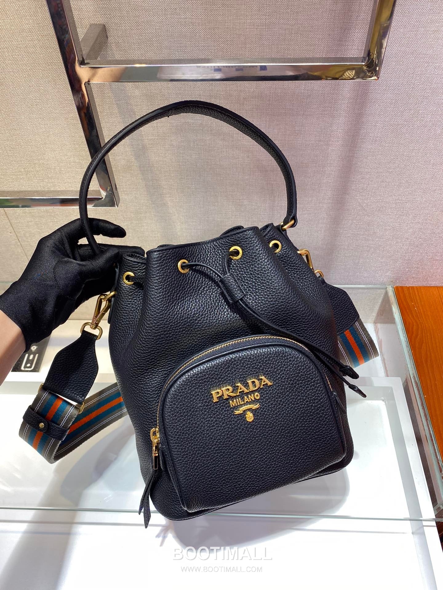 Prada Deer Grain Calfskin Bucket Bag with Drawstring Closure and Dual Strap Detail 프라다 디어그레인 카프스킨 드로스트링 더블스트랩 버킷백 1BE030 25cm 3