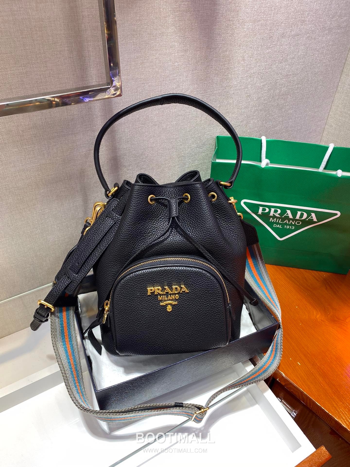 Prada Deer Grain Calfskin Bucket Bag with Drawstring Closure and Dual Strap Detail 프라다 디어그레인 카프스킨 드로스트링 더블스트랩 버킷백 1BE030 25cm 4