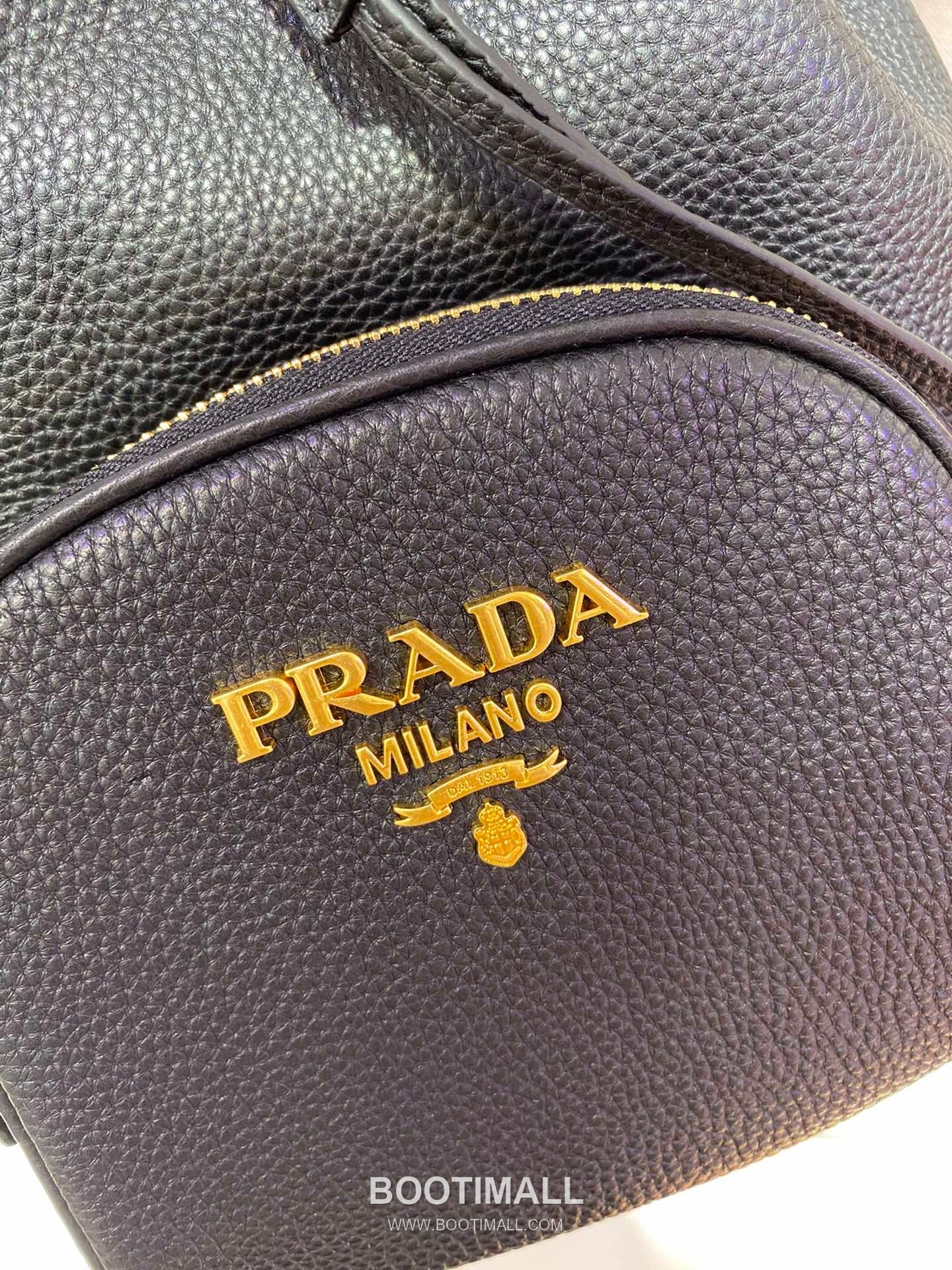 Prada Deer Grain Calfskin Bucket Bag with Drawstring Closure and Dual Strap Detail 프라다 디어그레인 카프스킨 드로스트링 더블스트랩 버킷백 1BE030 25cm 5
