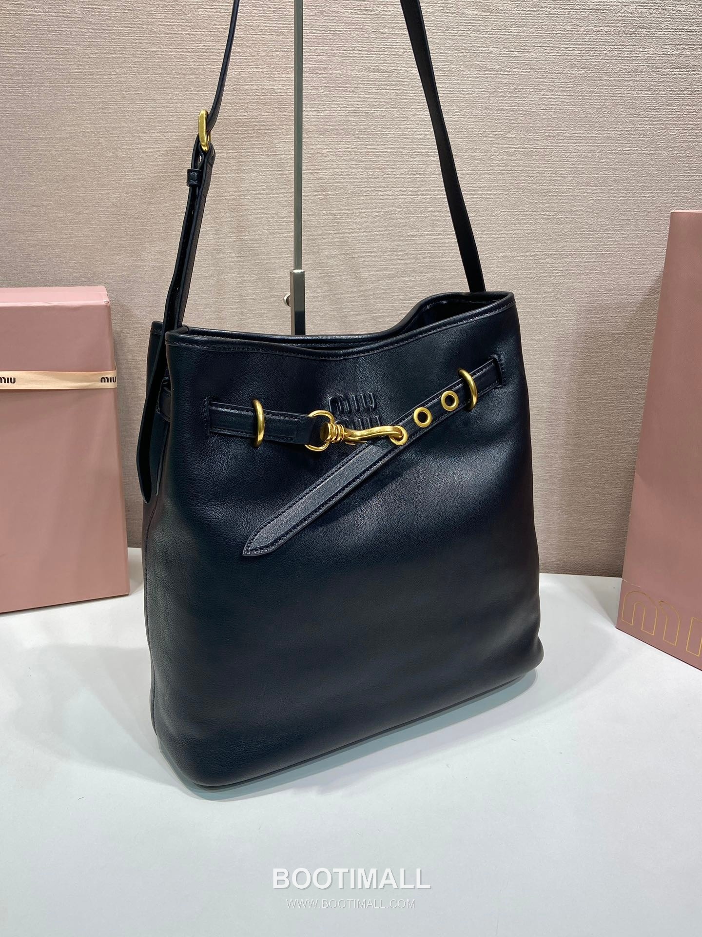 Prada Aventure Calfskin Bucket Bag with Vintage Gold Hardware and Logo Detail 프라다 아방튀르 카프스킨 빈티지골드로고 버킷백 5BE101 30cm 2