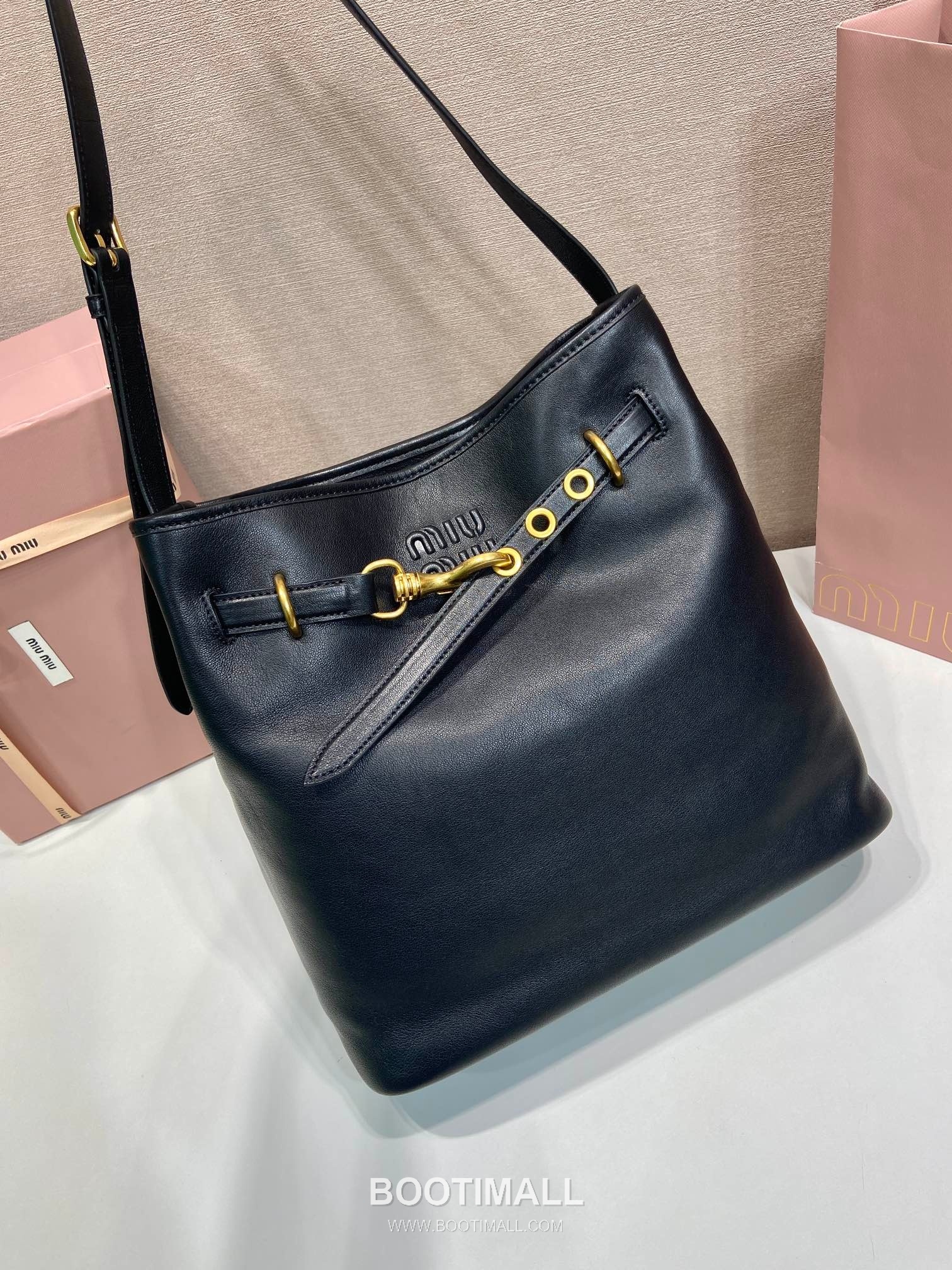 Prada Aventure Calfskin Bucket Bag with Vintage Gold Hardware and Logo Detail 프라다 아방튀르 카프스킨 빈티지골드로고 버킷백 5BE101 30cm 3