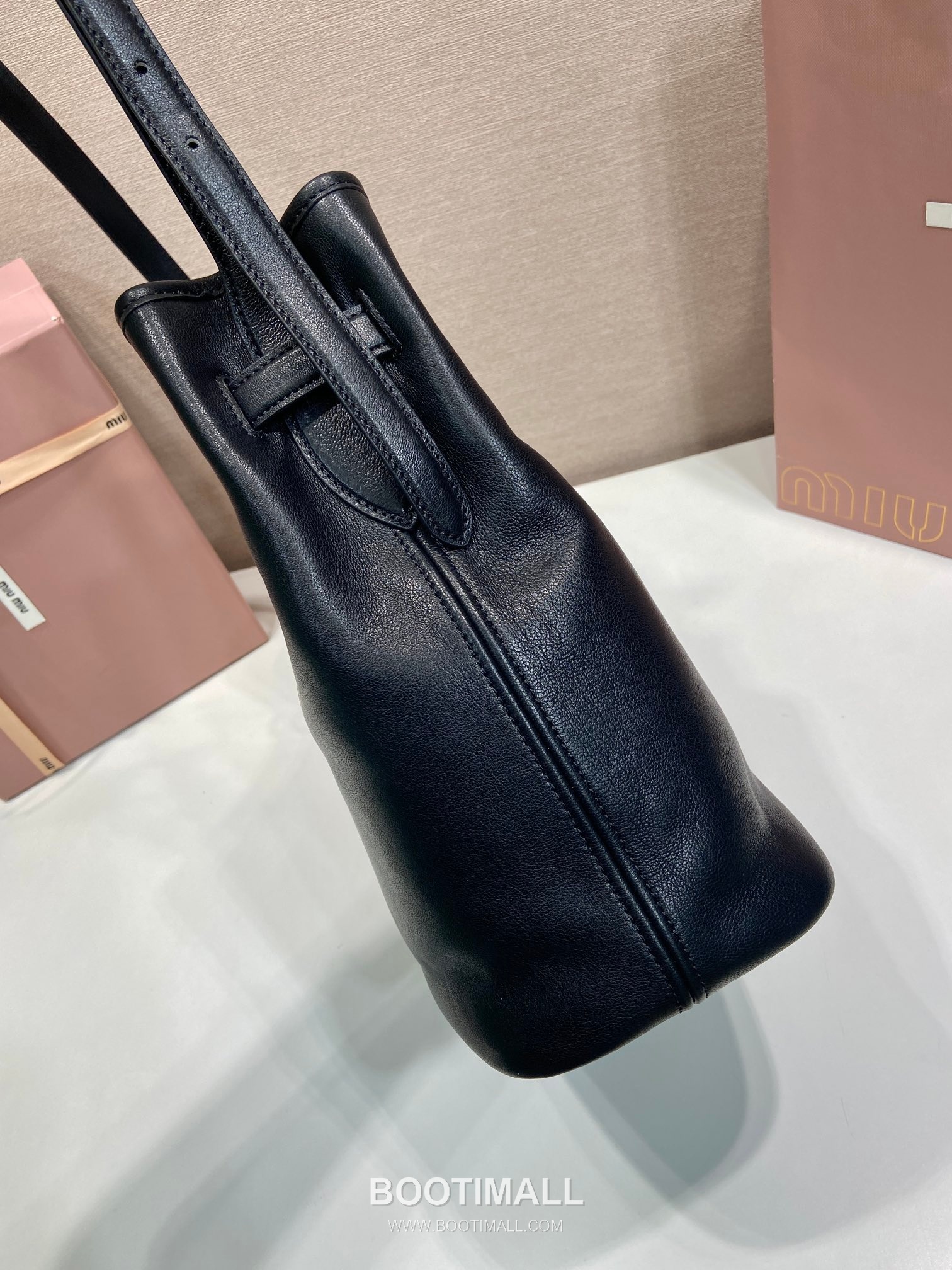 Prada Aventure Calfskin Bucket Bag with Vintage Gold Hardware and Logo Detail 프라다 아방튀르 카프스킨 빈티지골드로고 버킷백 5BE101 30cm 6