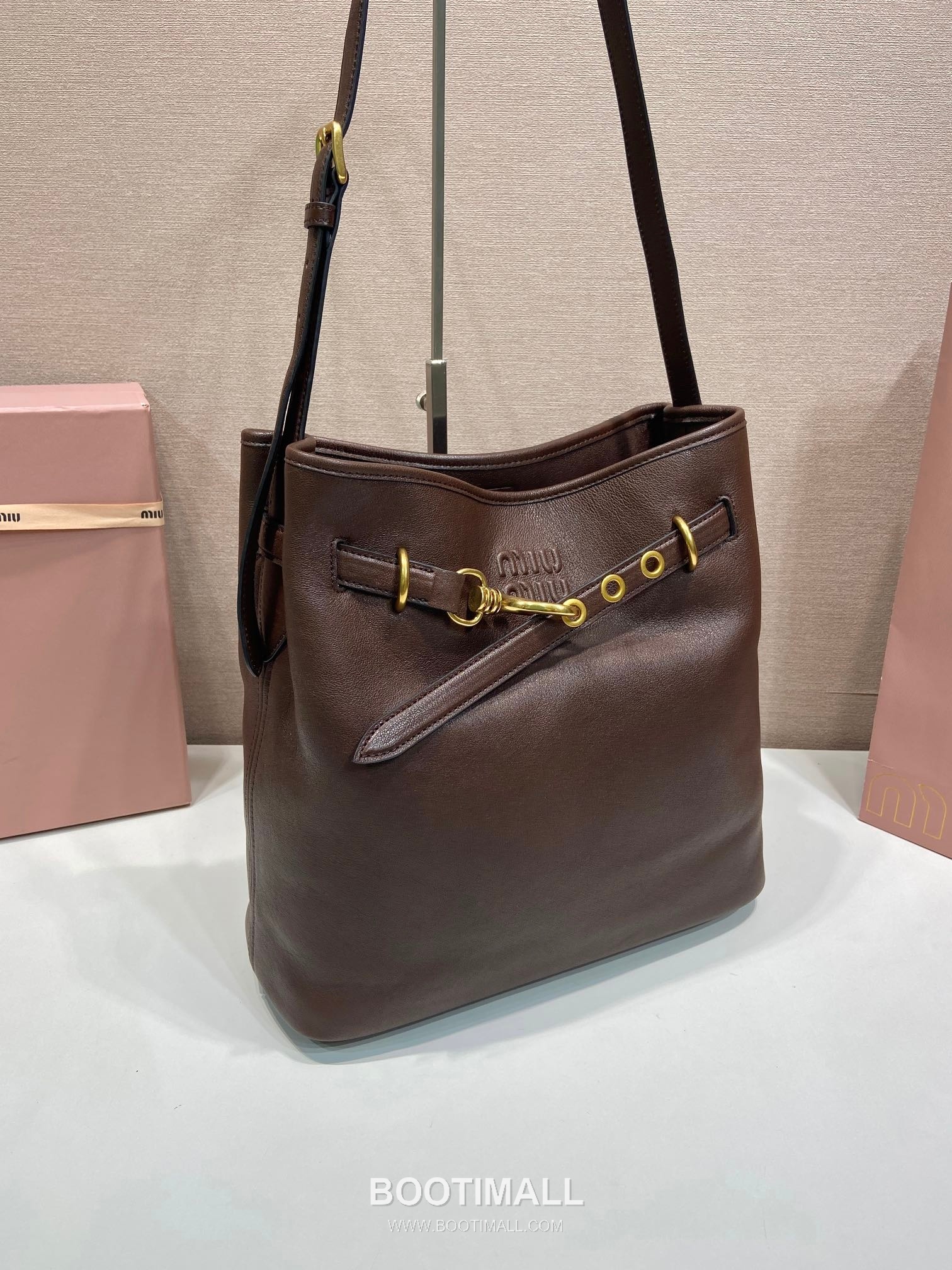 Prada Aventure Calfskin Bucket Bag with Vintage Gold Hardware and Logo Detail 프라다 아방튀르 카프스킨 빈티지골드로고 버킷백 5BE101 30cm 2