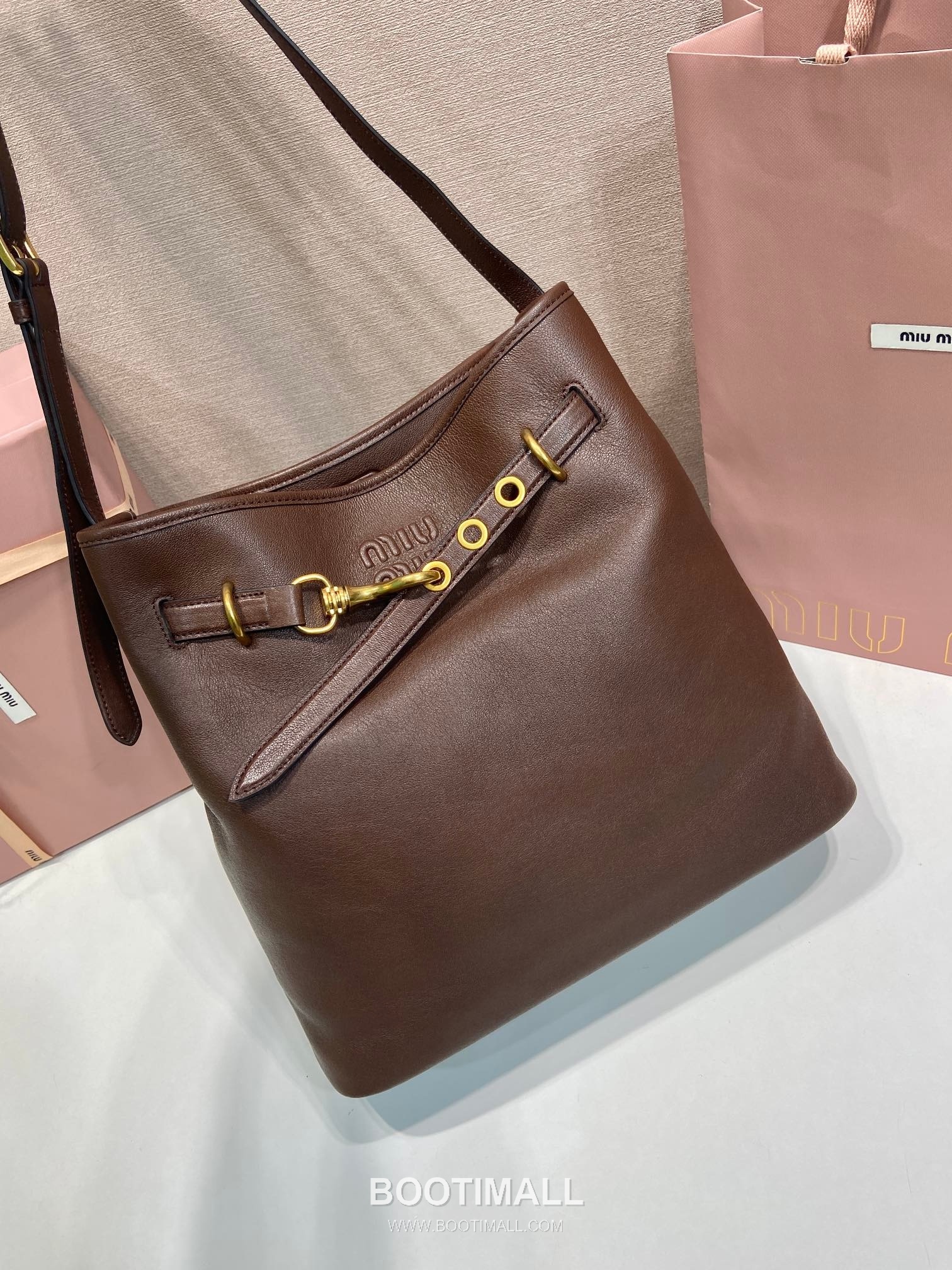 Prada Aventure Calfskin Bucket Bag with Vintage Gold Hardware and Logo Detail 프라다 아방튀르 카프스킨 빈티지골드로고 버킷백 5BE101 30cm 3