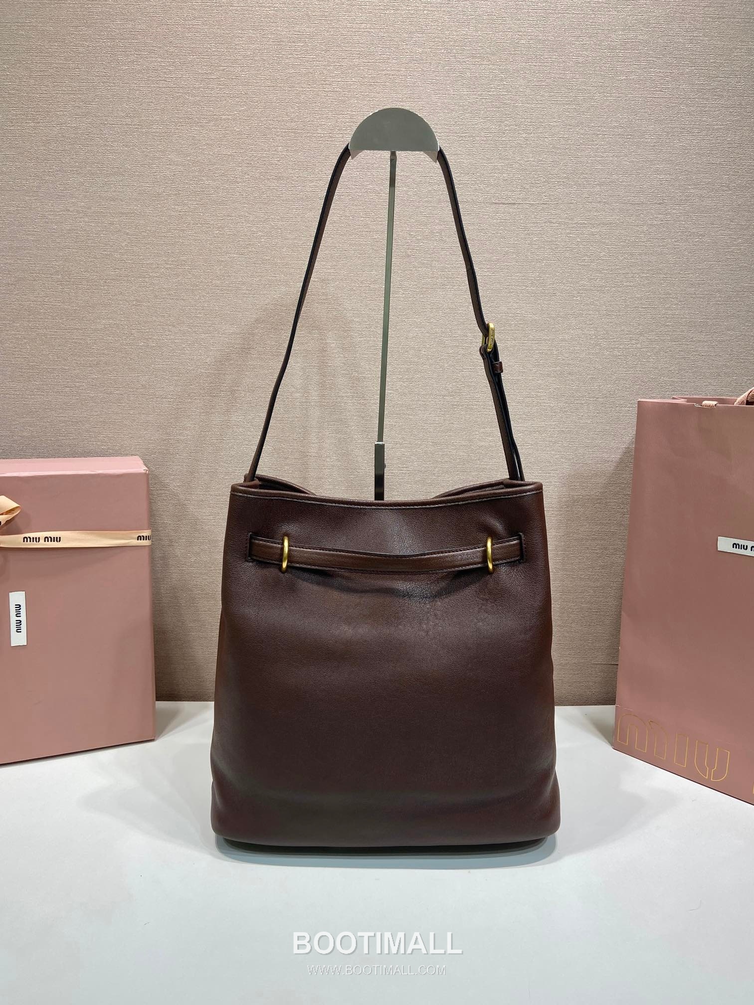 Prada Aventure Calfskin Bucket Bag with Vintage Gold Hardware and Logo Detail 프라다 아방튀르 카프스킨 빈티지골드로고 버킷백 5BE101 30cm 5