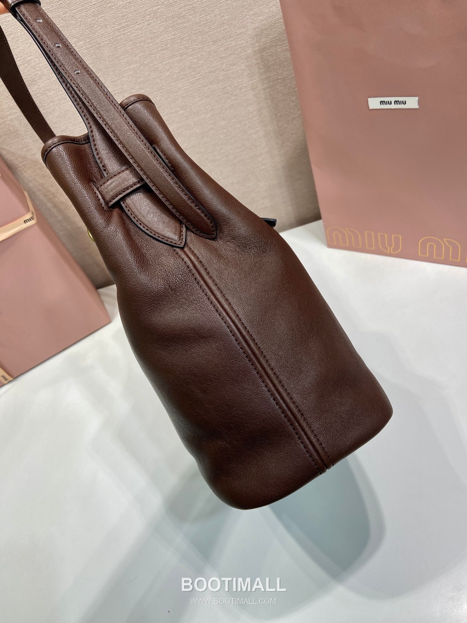 Prada Aventure Calfskin Bucket Bag with Vintage Gold Hardware and Logo Detail 프라다 아방튀르 카프스킨 빈티지골드로고 버킷백 5BE101 30cm 6