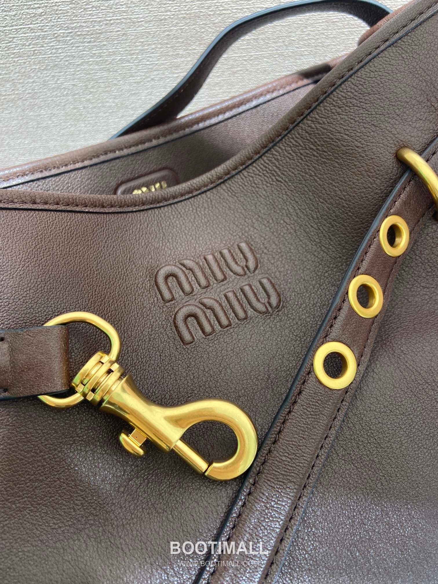 Prada Aventure Calfskin Bucket Bag with Vintage Gold Hardware and Logo Detail 프라다 아방튀르 카프스킨 빈티지골드로고 버킷백 5BE101 30cm 9