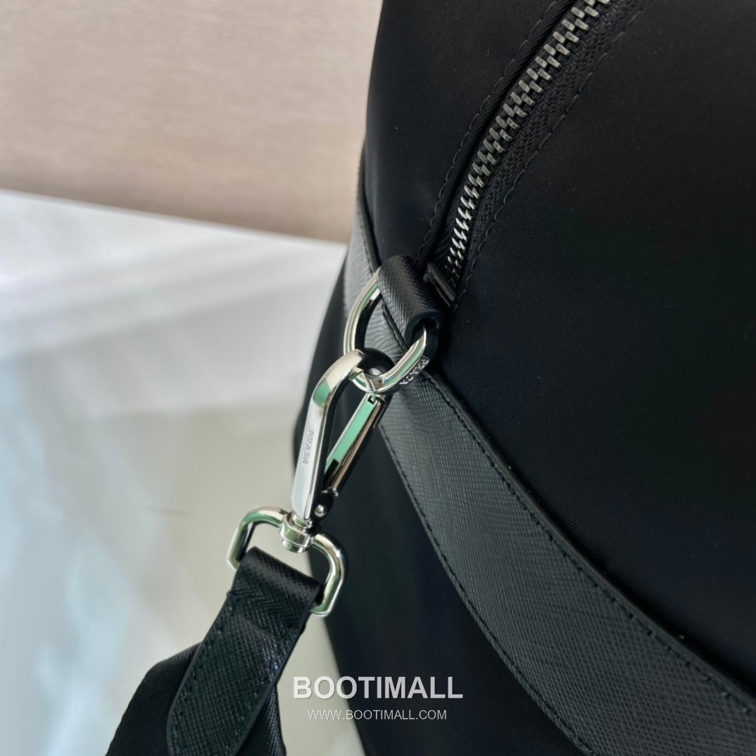 Prada Nylon and Crossgrain Calfskin Travel Bag with Triangle Logo and Detachable Strap 프라다 나일론 카프스킨 삼각로고 탈부착스트랩 트래블백 2VC796A 44cm 8