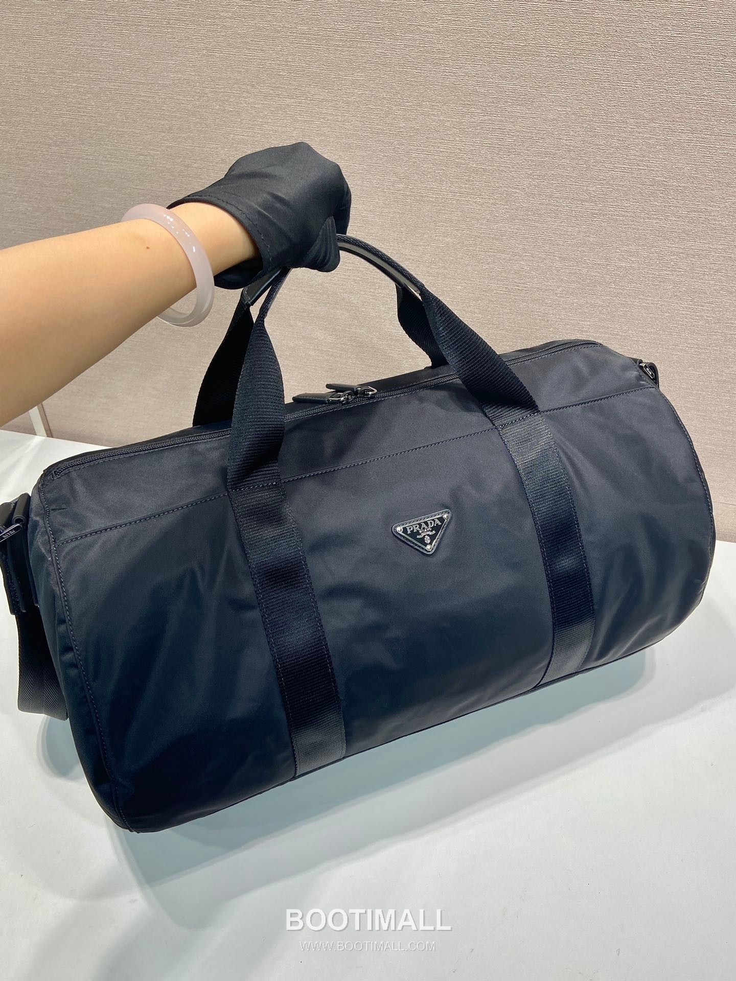 Prada Parachute Nylon Travel Bag with Triangle Logo and Zip Closure Detail 프라다 패러슈트 나일론 삼각로고 지퍼 트래블백 2VC015A 49cm 3