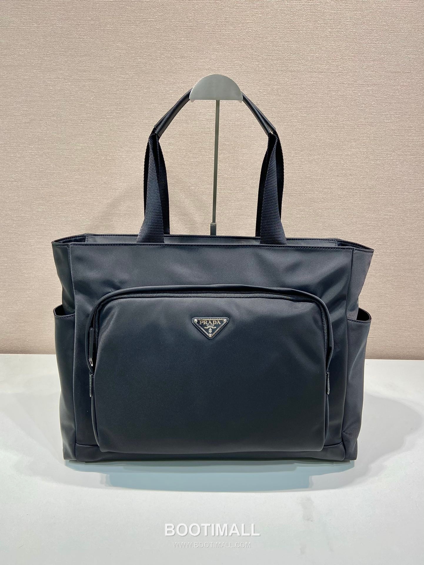 Prada Nylon Tote Bag with Front Zip Pocket and Side Pocket Detail 프라다 나일론 프론트지퍼 사이드포켓 토트백 2VG097 40cm 1