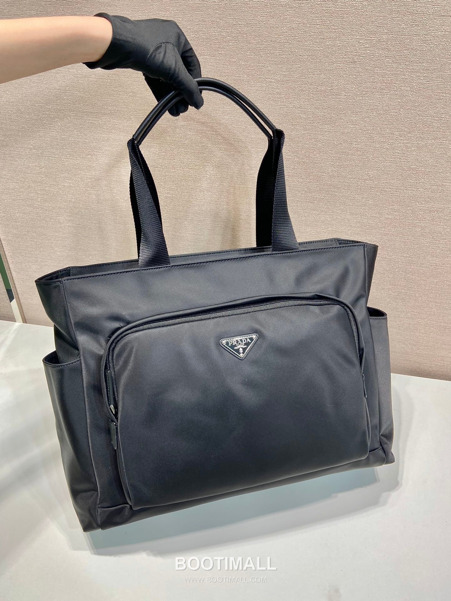 Prada Nylon Tote Bag with Front Zip Pocket and Side Pocket Detail 프라다 나일론 프론트지퍼 사이드포켓 토트백 2VG097 40cm 2