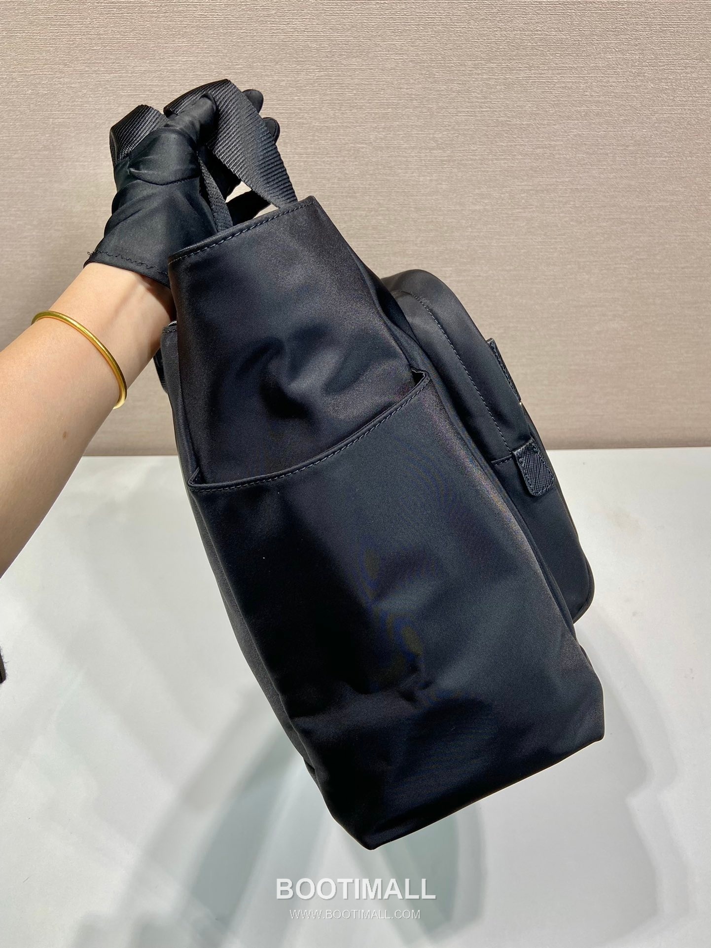 Prada Nylon Tote Bag with Front Zip Pocket and Side Pocket Detail 프라다 나일론 프론트지퍼 사이드포켓 토트백 2VG097 40cm 6
