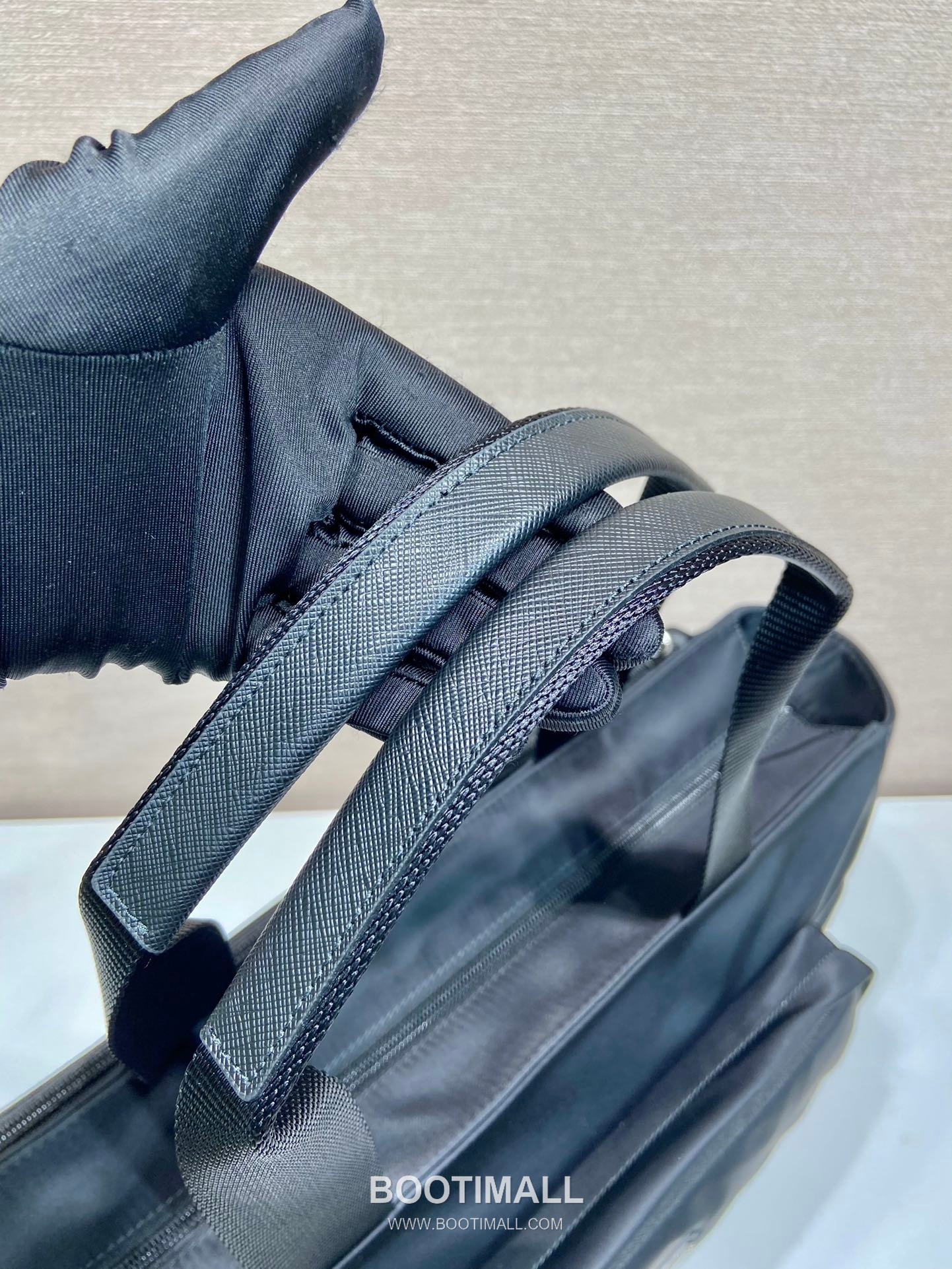 Prada Nylon Tote Bag with Front Zip Pocket and Side Pocket Detail 프라다 나일론 프론트지퍼 사이드포켓 토트백 2VG097 40cm 7