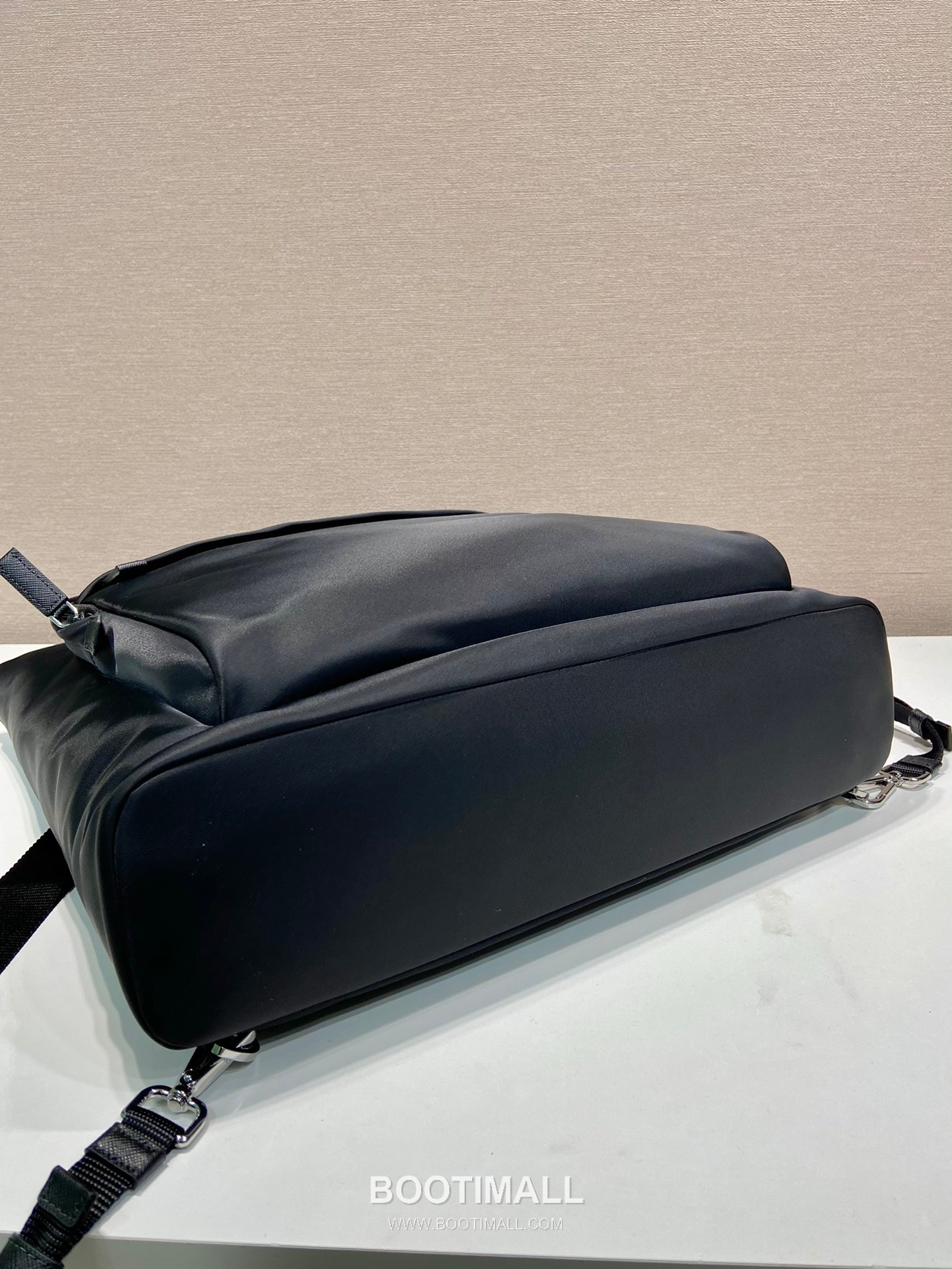 Prada Nylon Tote Backpack with Crossgrain Calfskin Handle and Multi Way Carry Detail 프라다 나일론 카프스킨 핸들 멀티웨이 토트백 2VG098 38cm 6