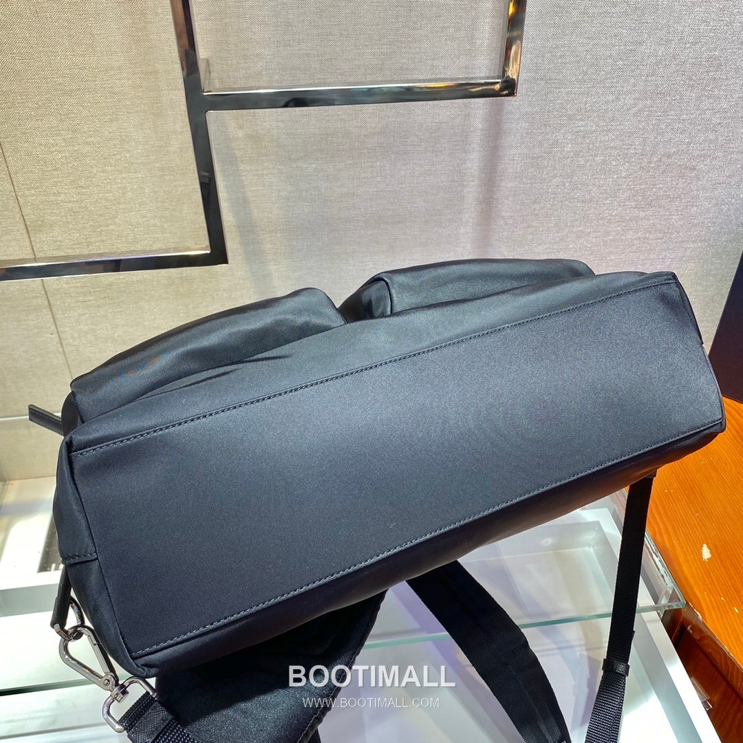 Prada Fabric Tote Backpack with Dual Front Pocket and Adjustable Strap Detail 프라다 패브릭 더블포켓 조절스트랩 토트백 2VG053 40cm 7