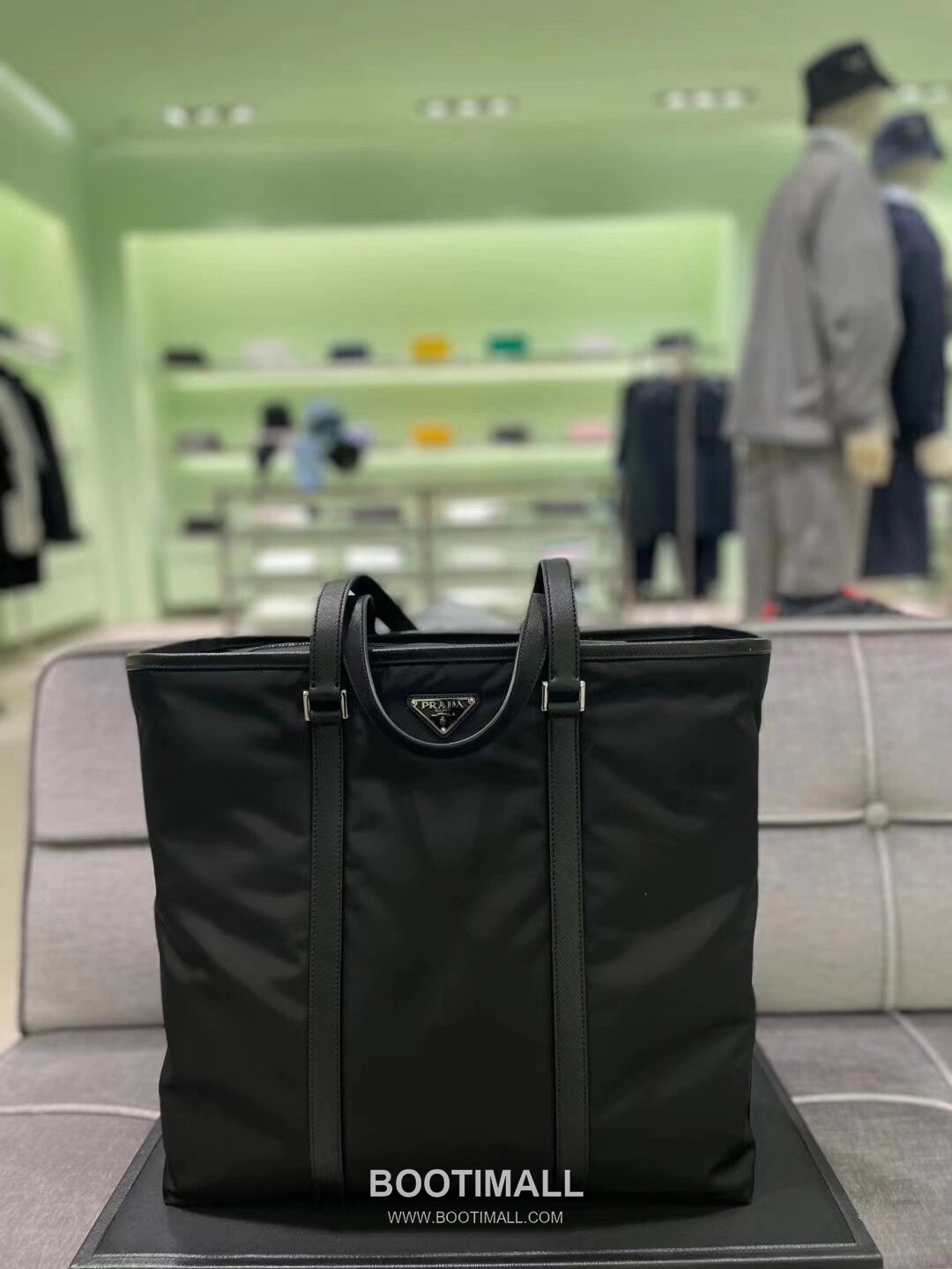 Prada Nylon Briefcase with Saffiano Leather Trim and Dual Front Pocket Detail 프라다 나일론 사피아노 트림 더블포켓 브리프케이스 2VE017 40cm 2