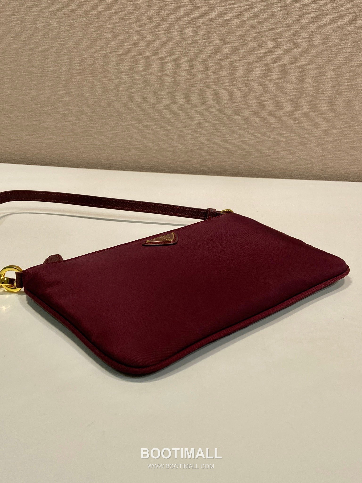 Prada Re-Nylon Clutch Bag with Detachable Wrist Strap and Triangle Logo Detail 프라다 리나일론 손목스트랩 삼각로고 클러치 1NS021 17cm 6