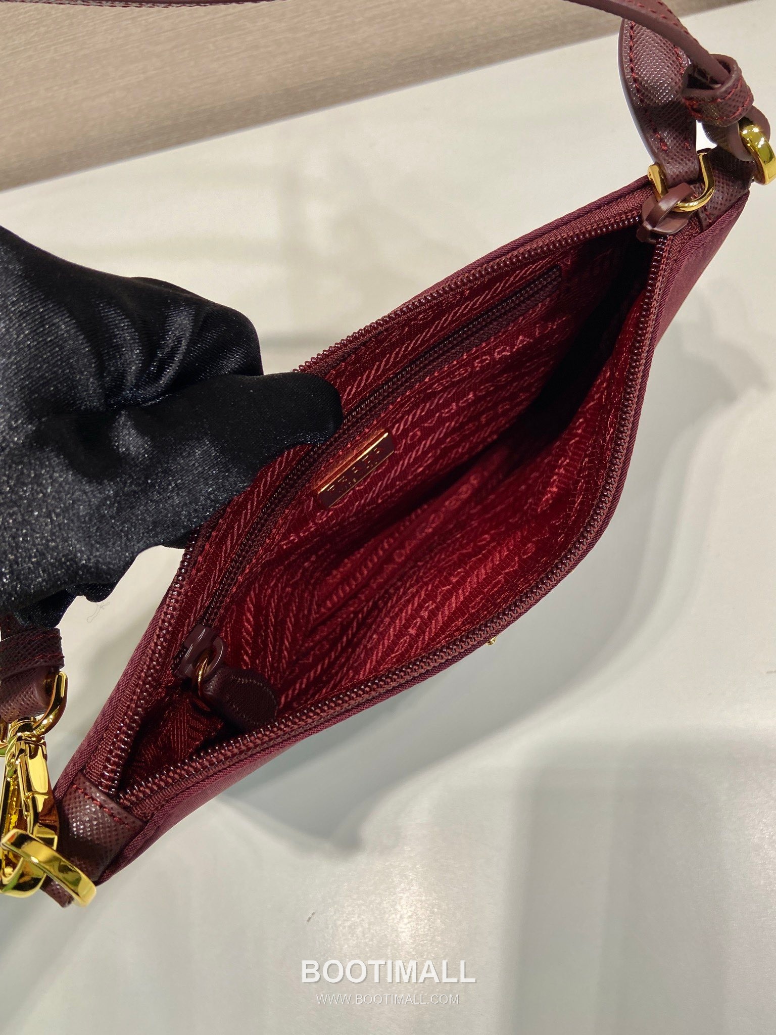 Prada Re-Nylon Clutch Bag with Detachable Wrist Strap and Triangle Logo Detail 프라다 리나일론 손목스트랩 삼각로고 클러치 1NS021 17cm 8