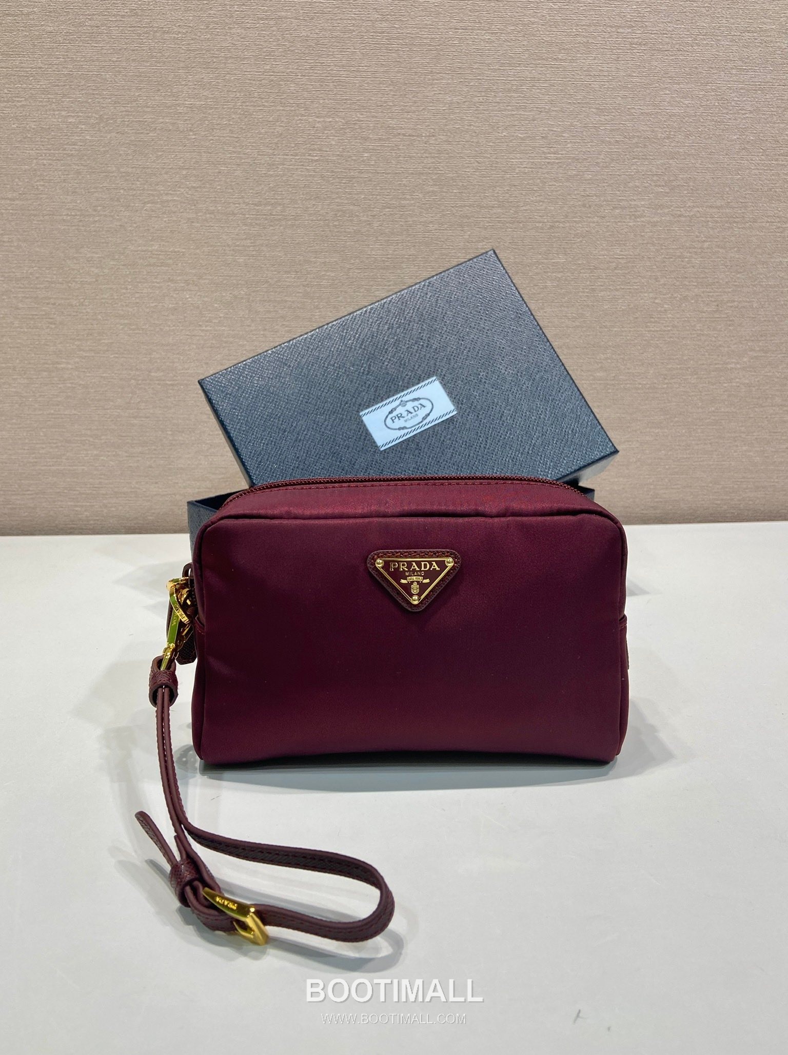 Prada Re-Nylon Clutch Bag with Detachable Wrist Strap and Triangle Logo Detail 프라다 리나일론 손목스트랩 삼각로고 클러치 1NS021 17cm 10