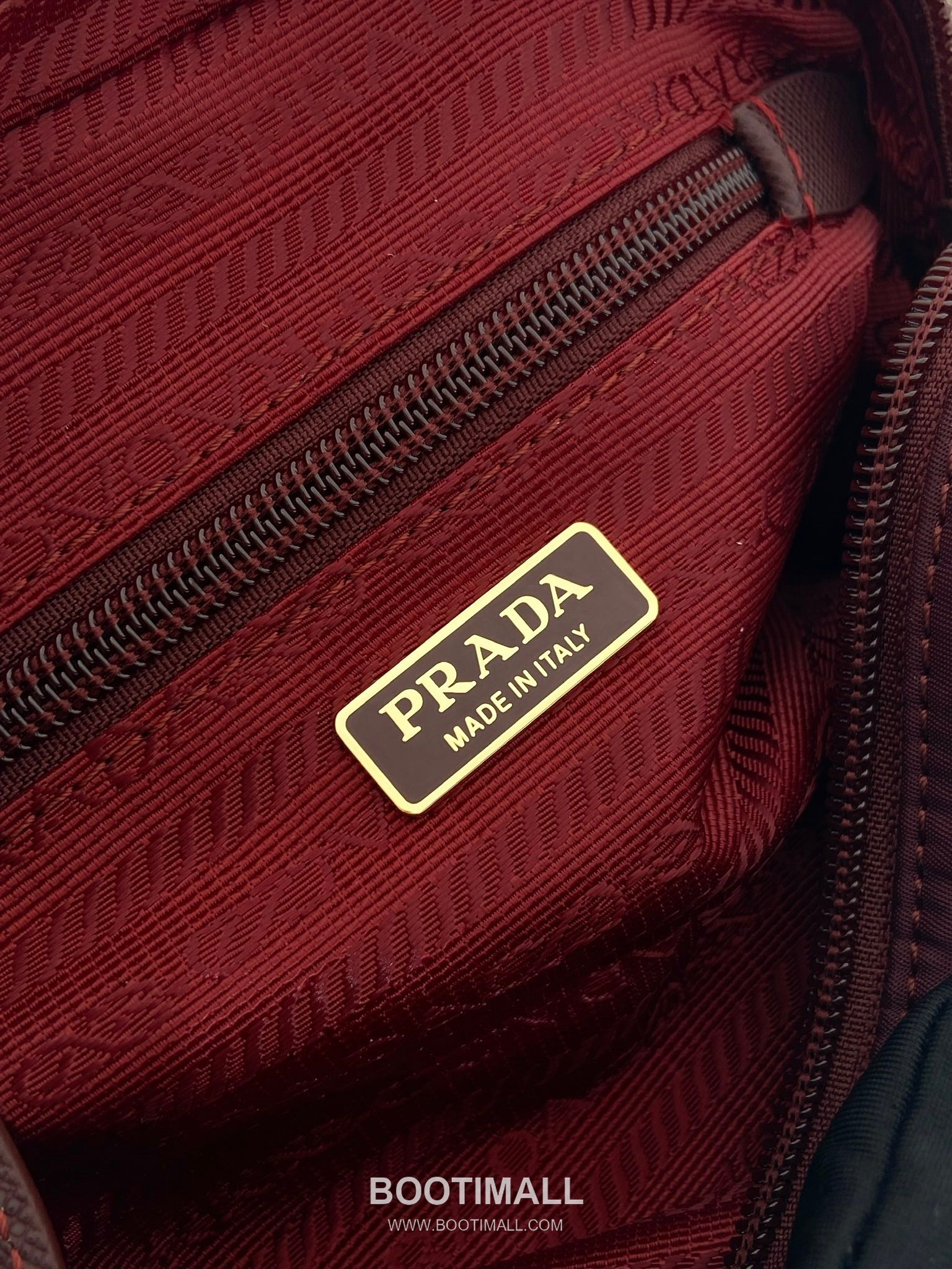 Prada Re-Nylon Clutch Bag with Detachable Wrist Strap and Triangle Logo Detail 프라다 리나일론 손목스트랩 삼각로고 클러치 1NS021 17cm 18