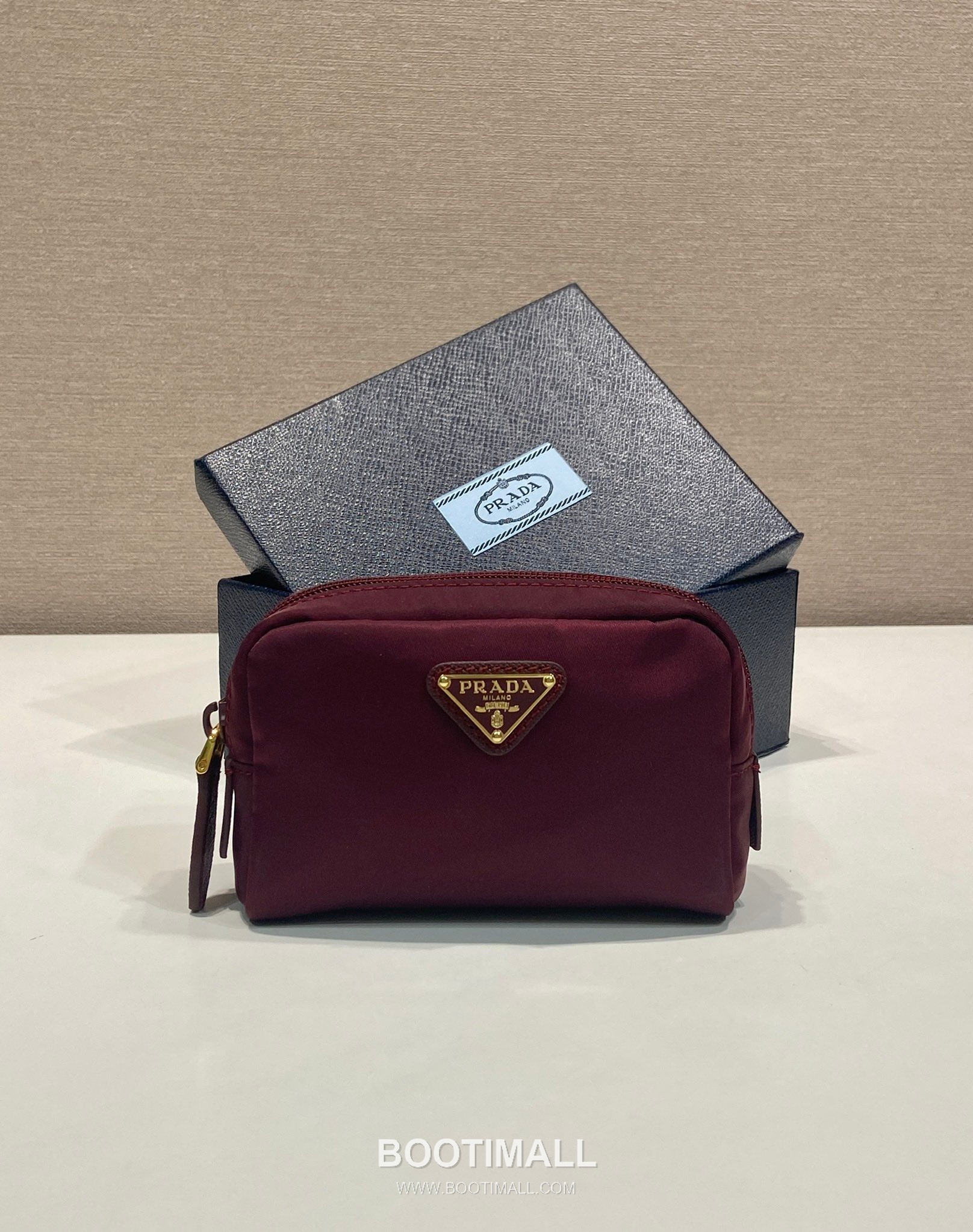 Prada Re-Nylon Mini Clutch Bag with Zip Closure and Internal Pocket Detail 프라다 리나일론 미니 지퍼포켓 클러치 1NA339 12cm 1