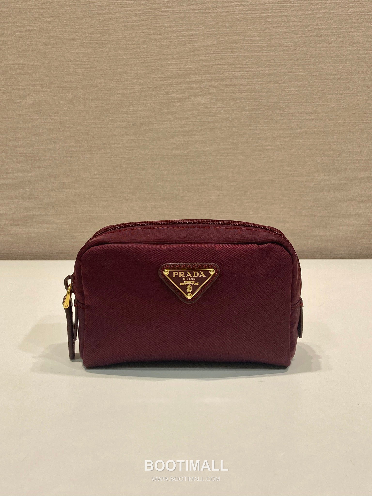 Prada Re-Nylon Mini Clutch Bag with Zip Closure and Internal Pocket Detail 프라다 리나일론 미니 지퍼포켓 클러치 1NA339 12cm 2