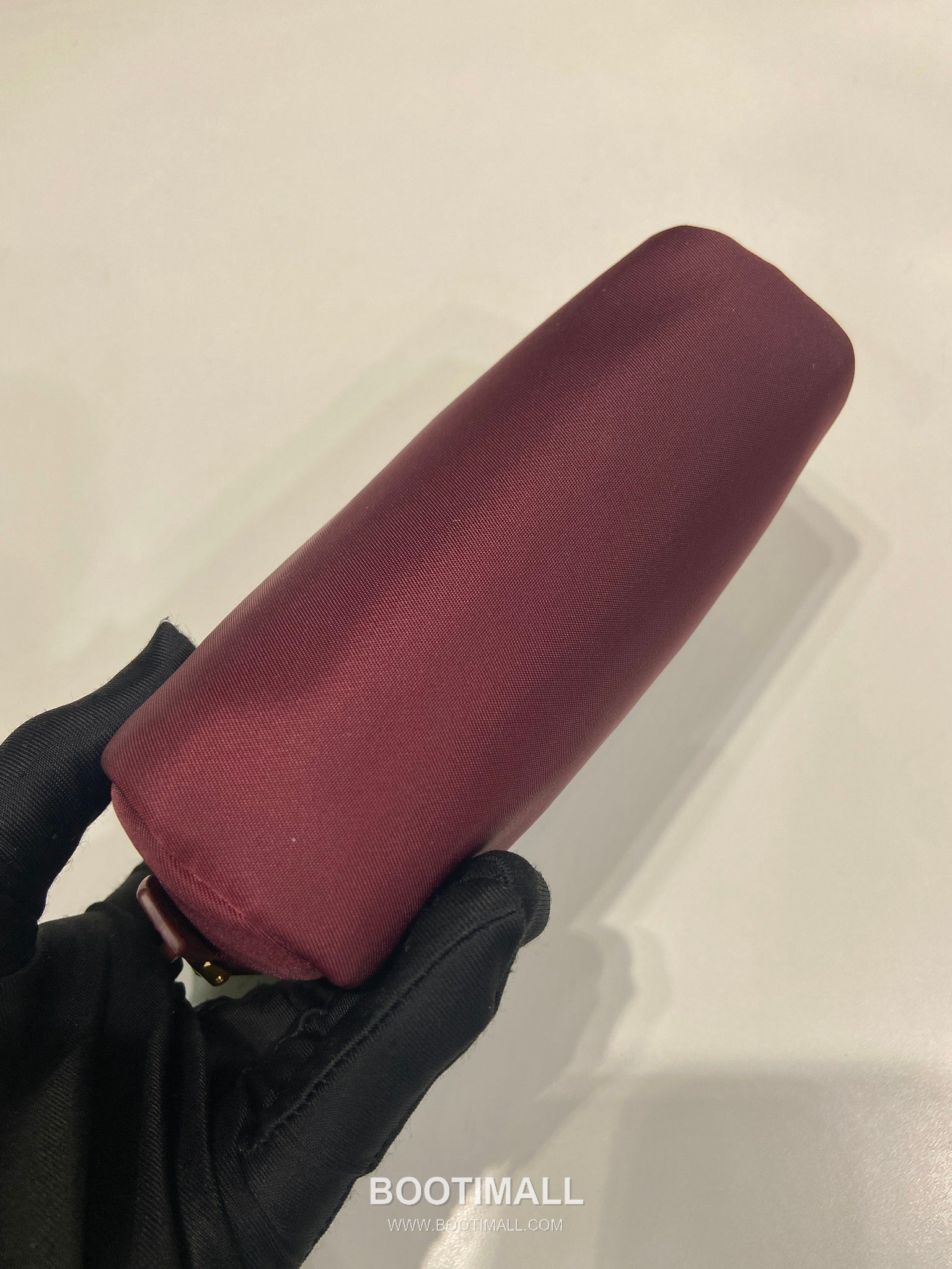 Prada Re-Nylon Mini Clutch Bag with Zip Closure and Internal Pocket Detail 프라다 리나일론 미니 지퍼포켓 클러치 1NA339 12cm 6