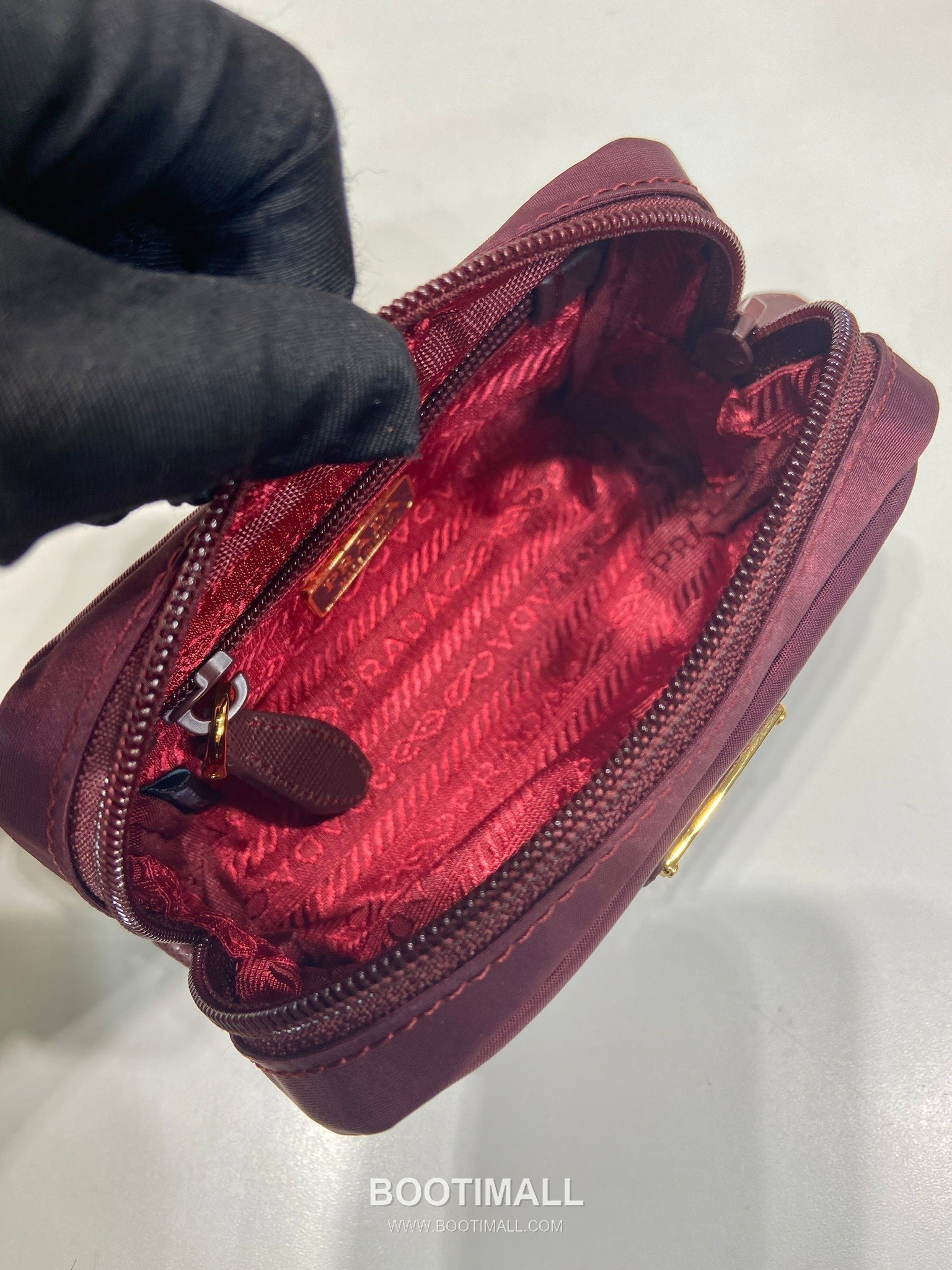 Prada Re-Nylon Mini Clutch Bag with Zip Closure and Internal Pocket Detail 프라다 리나일론 미니 지퍼포켓 클러치 1NA339 12cm 8