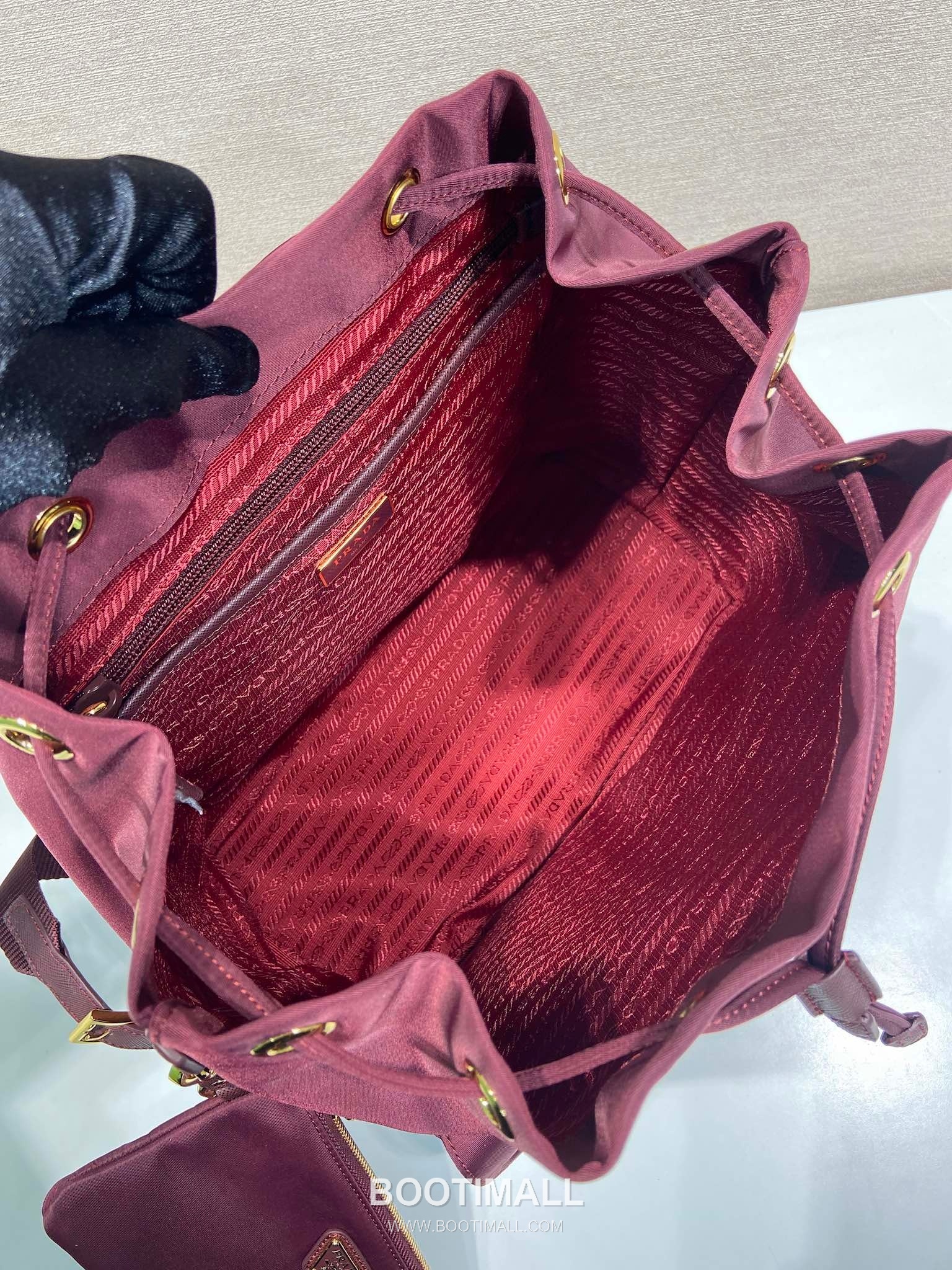 Prada Nylon Backpack with Saffiano Trim and Detachable Pouch Detail 프라다 나일론 사피아노트림 탈부착파우치 백팩 1BZ811 30cm 8