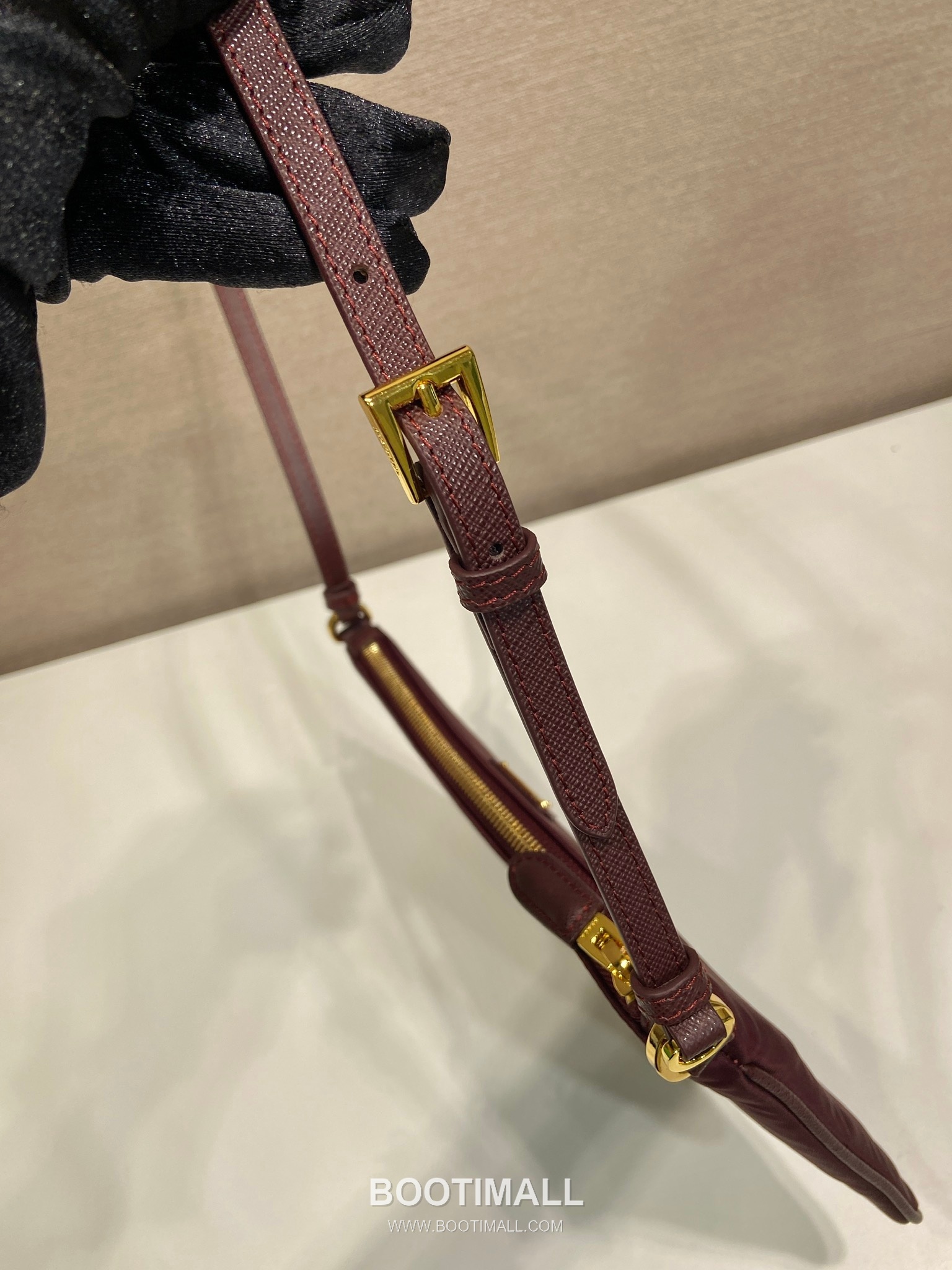 Prada Nylon Shoulder Bag with Crossgrain Strap and Triangle Logo Detail 프라다 나일론 카프스킨 스트랩 삼각로고 숄더백 1NE545 24cm 7