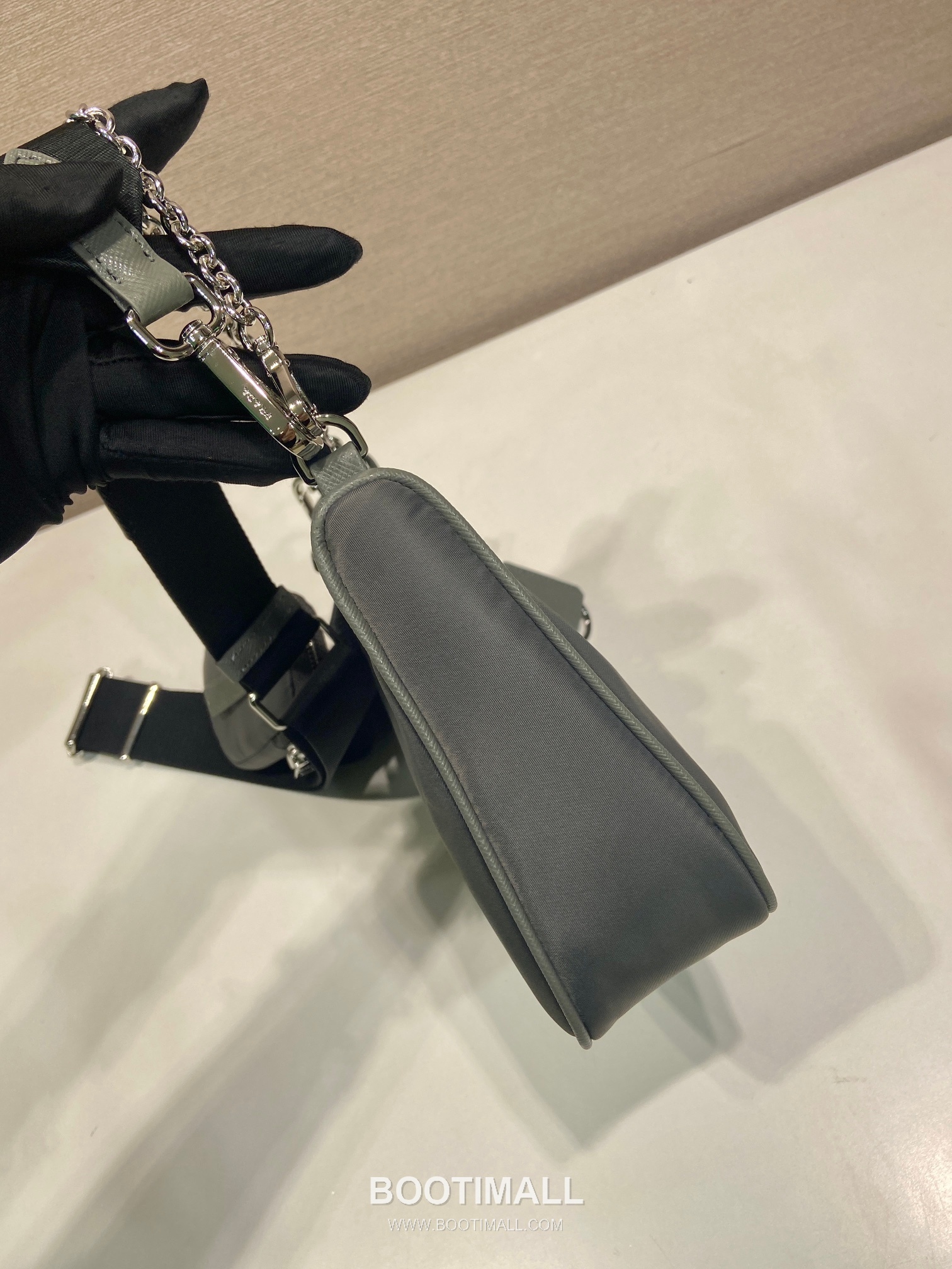 Prada Nylon Hobo Bag with Chain Handle and Detachable Strap Detail 프라다 나일론 체인핸들 탈부착스트랩 호보백 1BH204 22cm 5