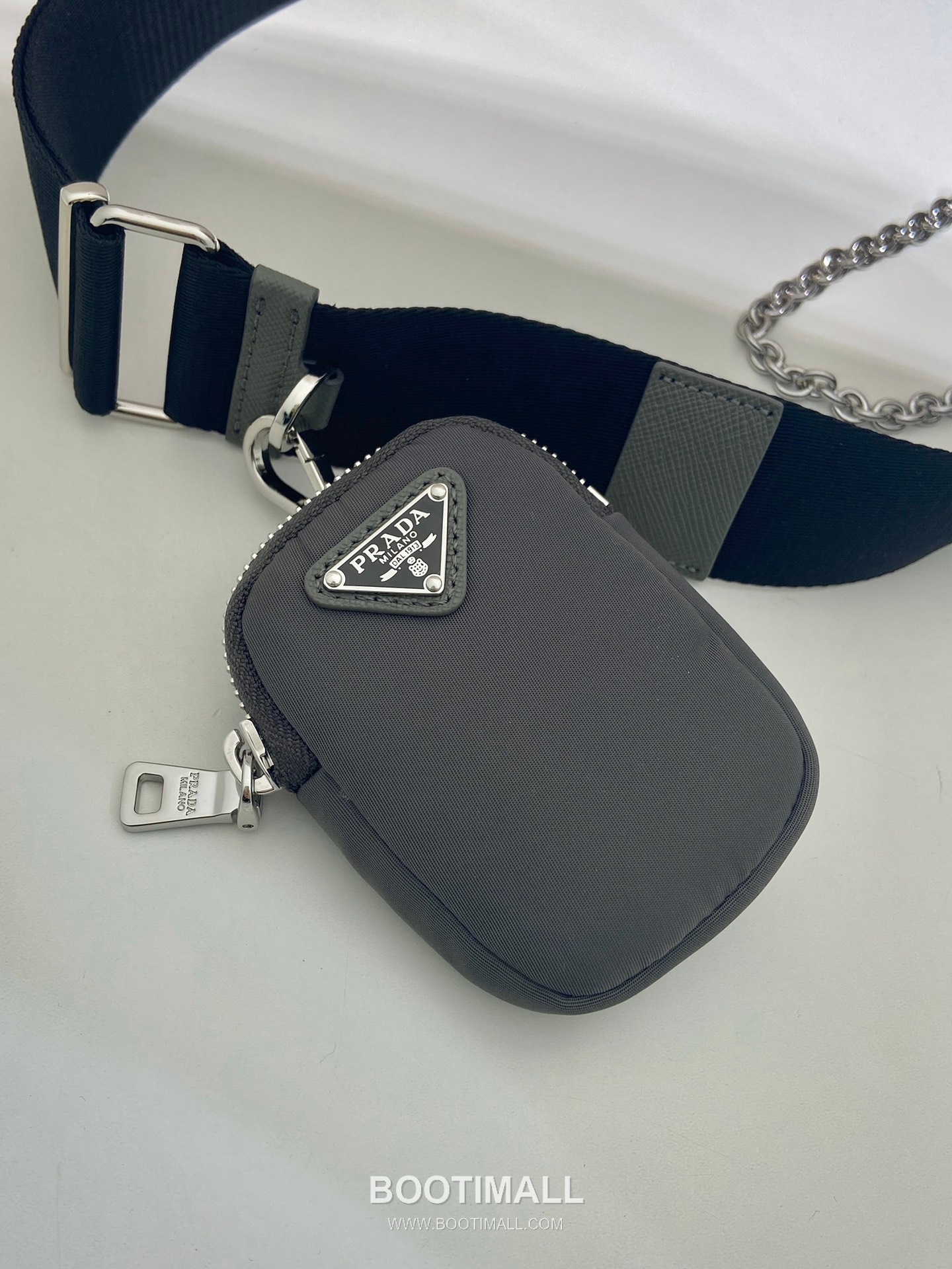 Prada Nylon Hobo Bag with Chain Handle and Detachable Strap Detail 프라다 나일론 체인핸들 탈부착스트랩 호보백 1BH204 22cm 6