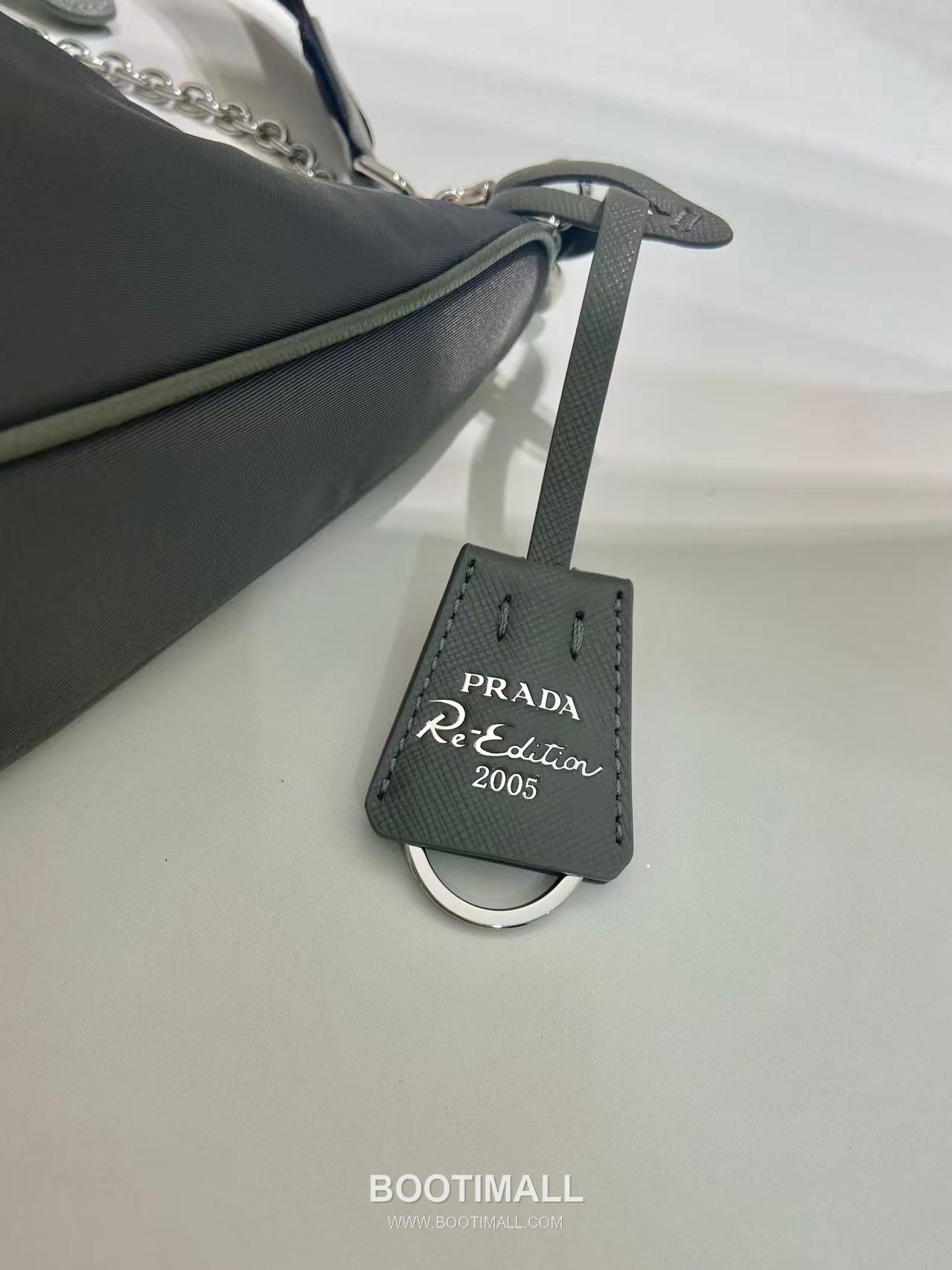 Prada Nylon Hobo Bag with Chain Handle and Detachable Strap Detail 프라다 나일론 체인핸들 탈부착스트랩 호보백 1BH204 22cm 9